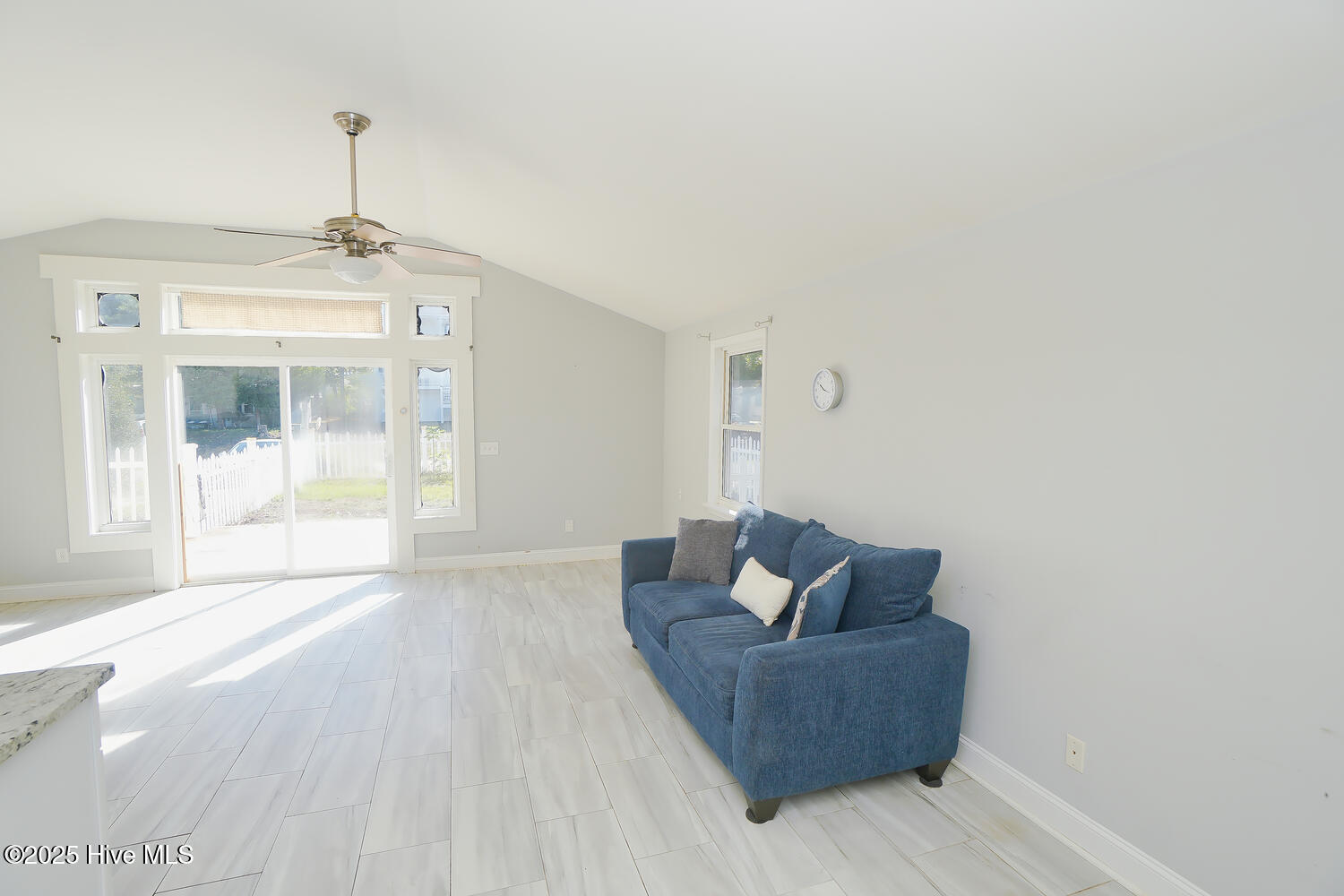 100534468 | Photo 10