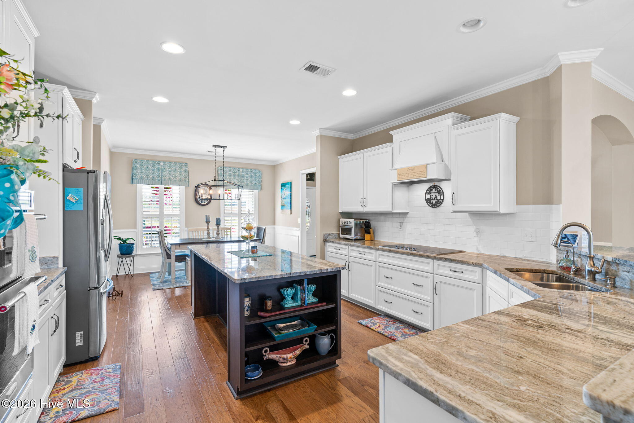 100560467 | Photo 10