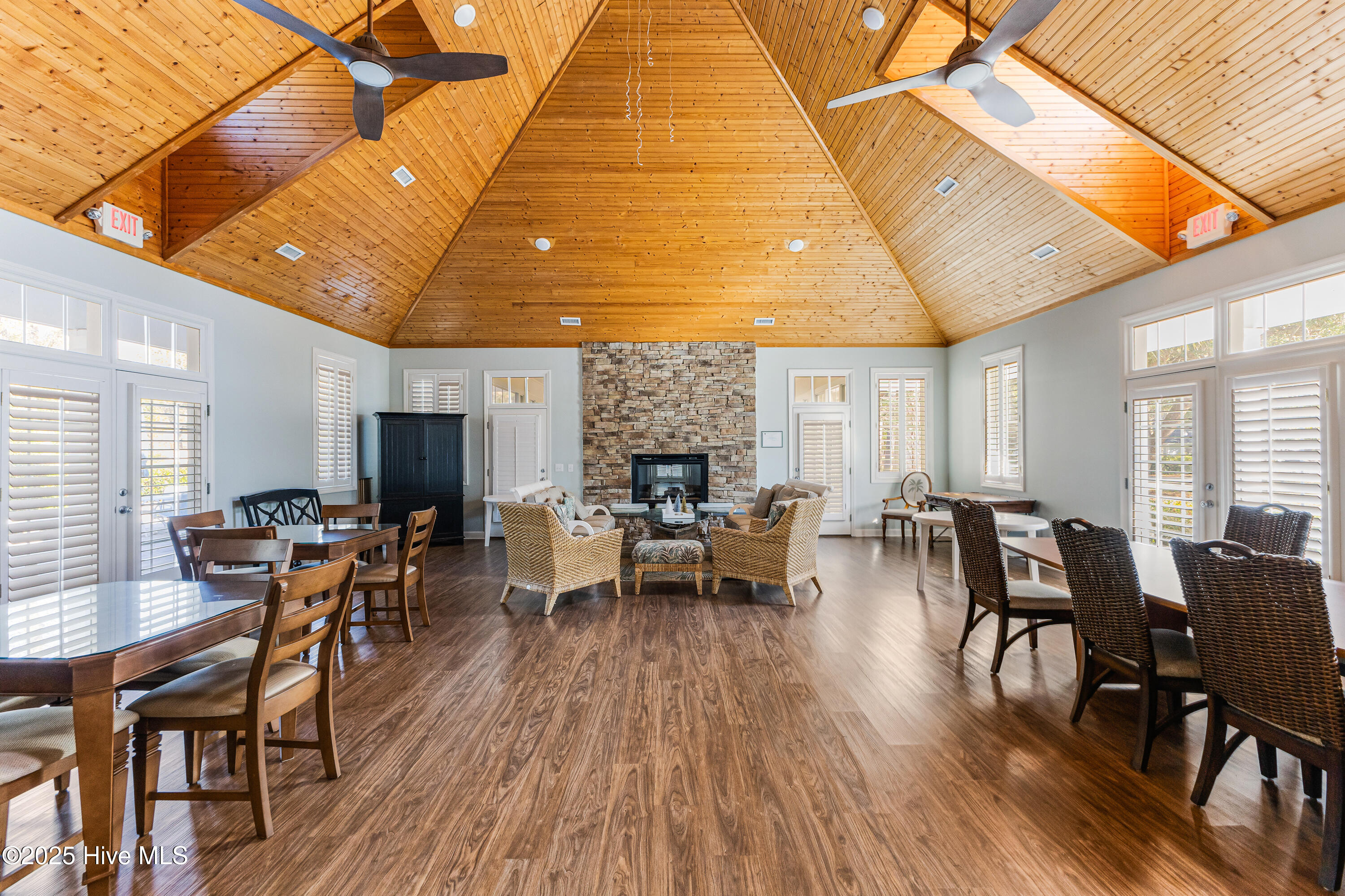 100546687 | Photo 27