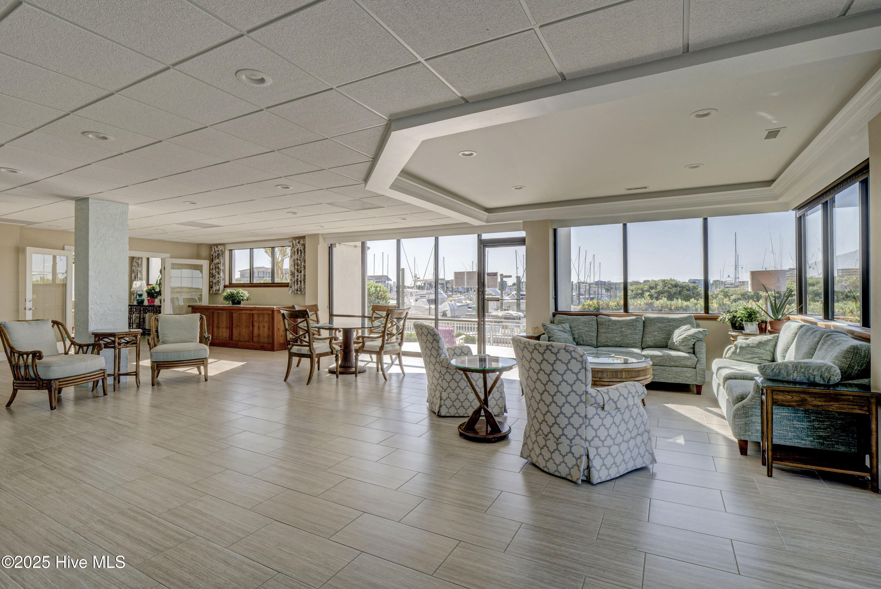 100549475 | Photo 11