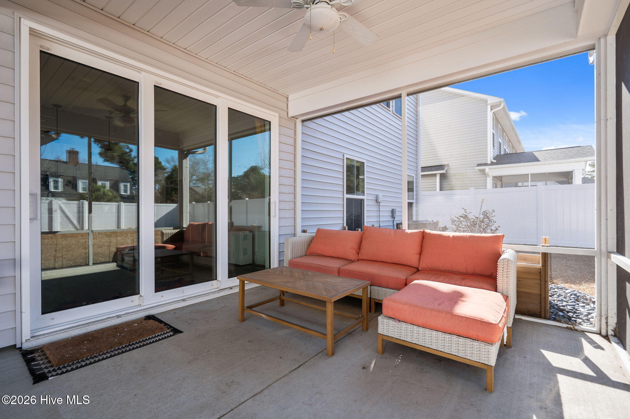 100549684 | Photo 36