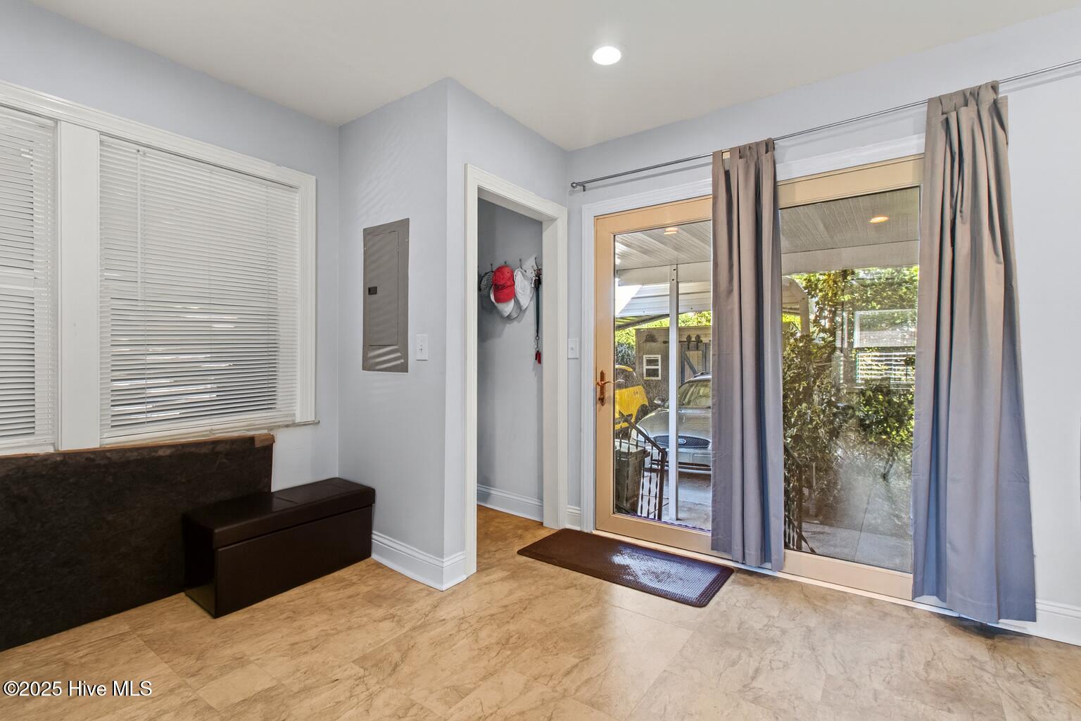 100537992 | Photo 32