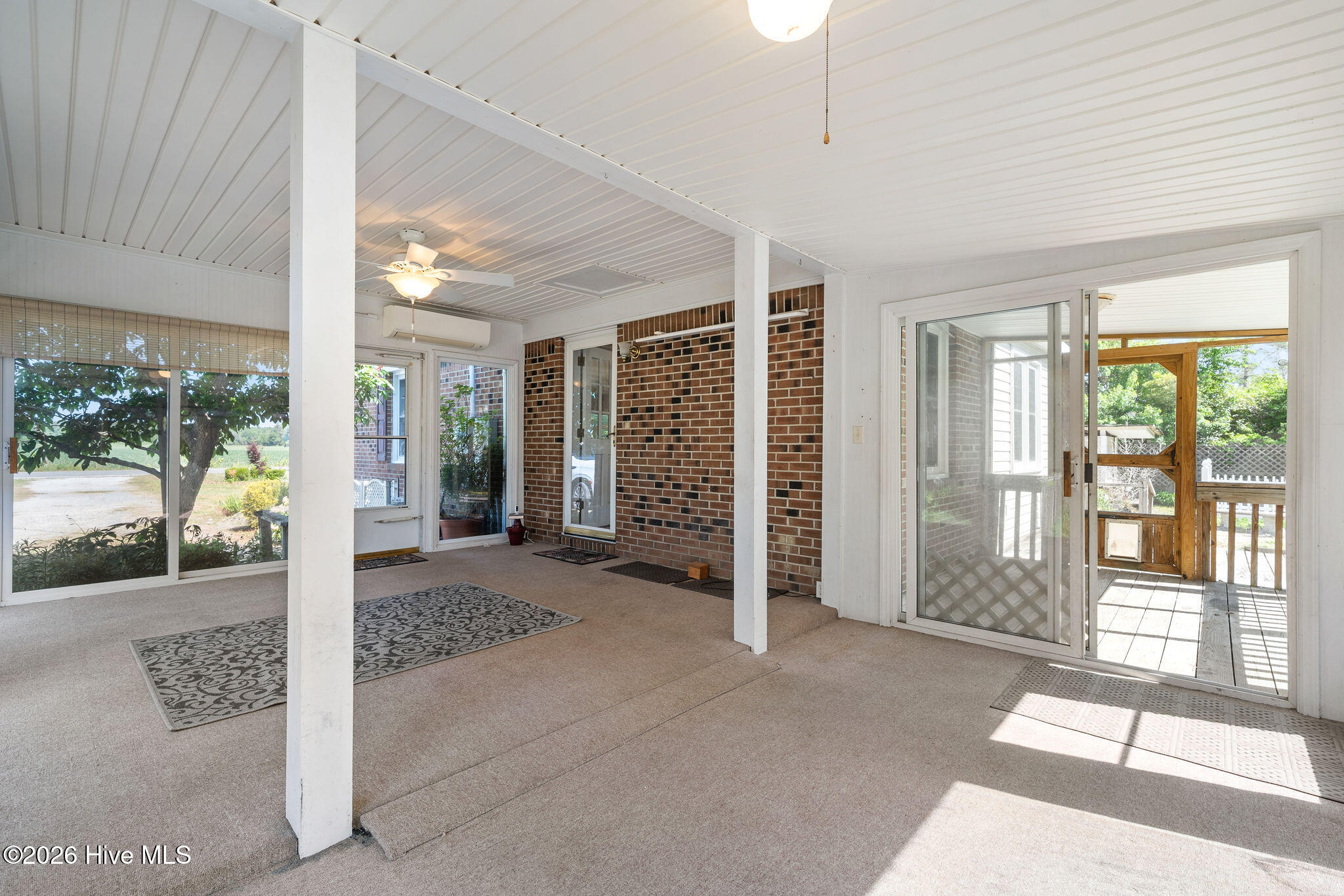 100568414 | Photo 23