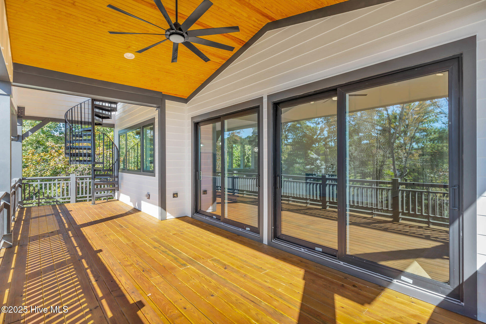 100539388 | Photo 28