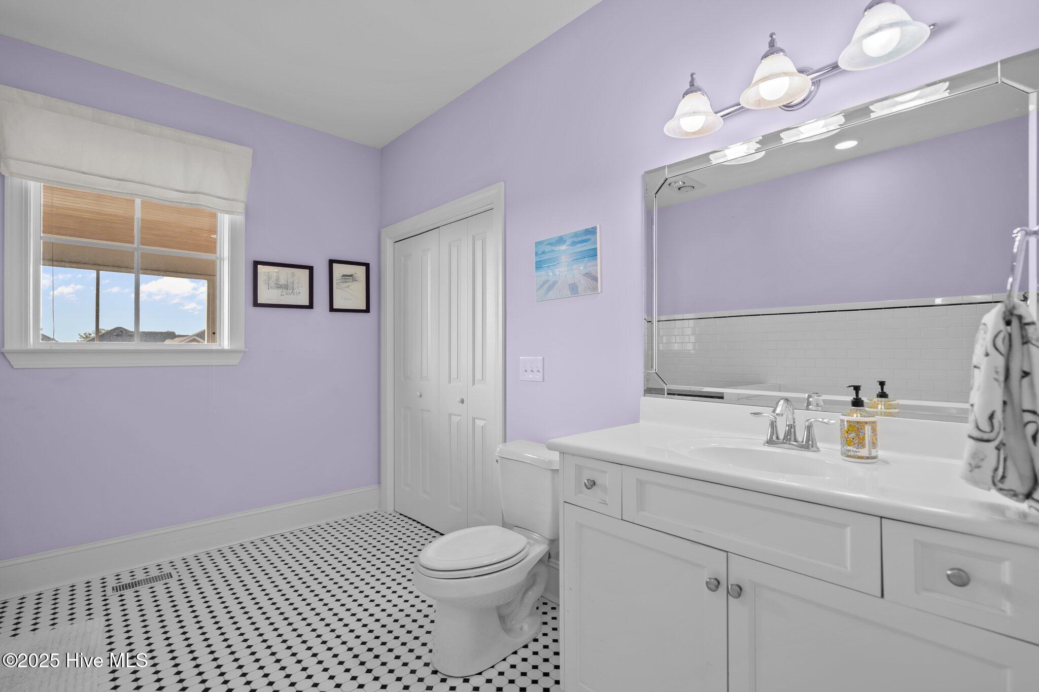 100513091 | Photo 47