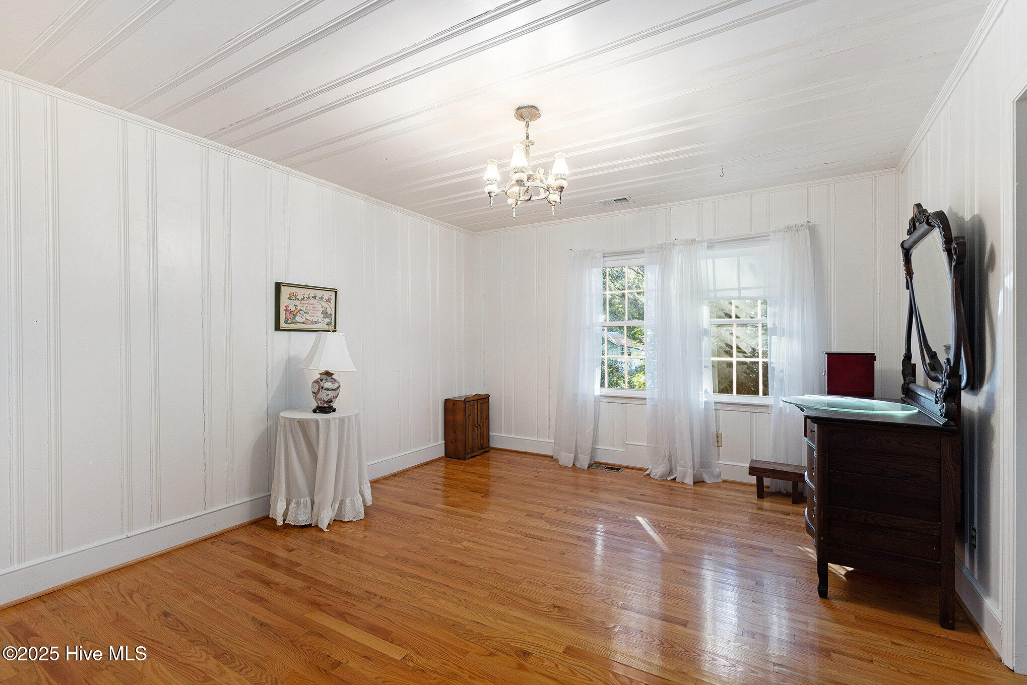 100537209 | Photo 25