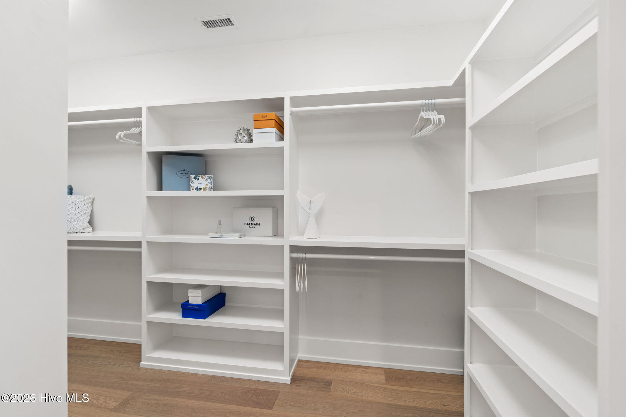 100568916 | Photo 31