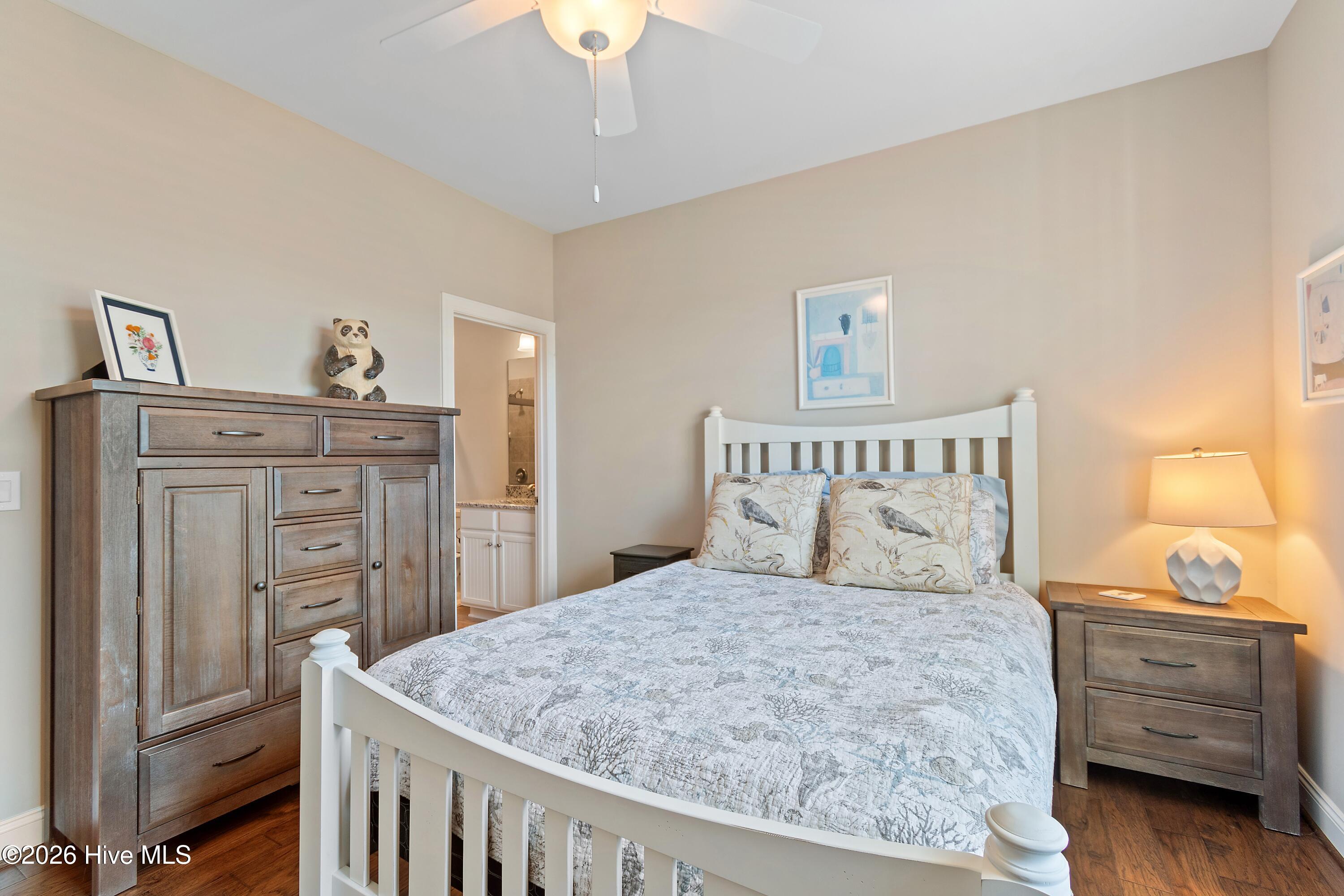 100568990 | Photo 42