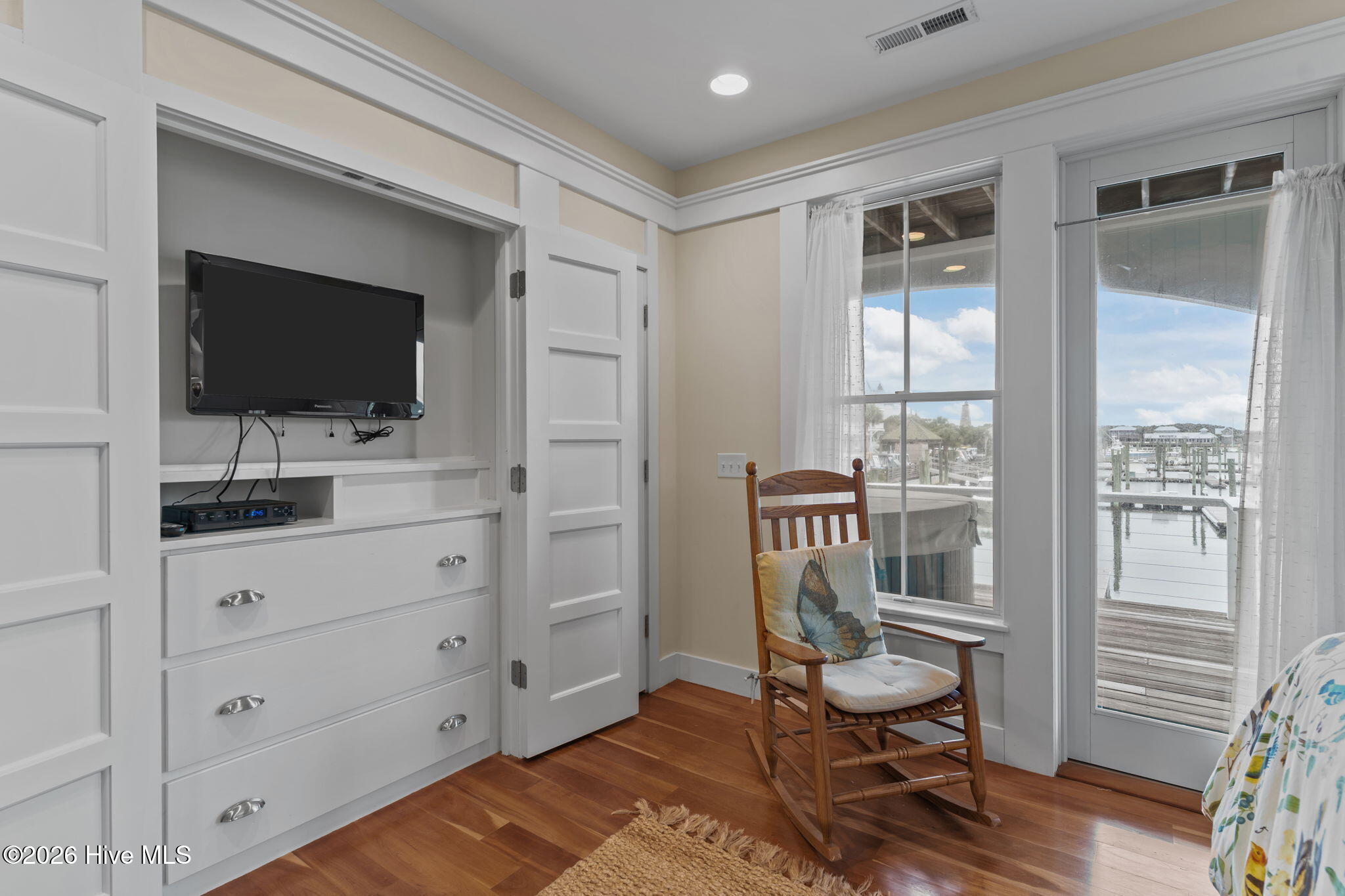 100555119 | Photo 33