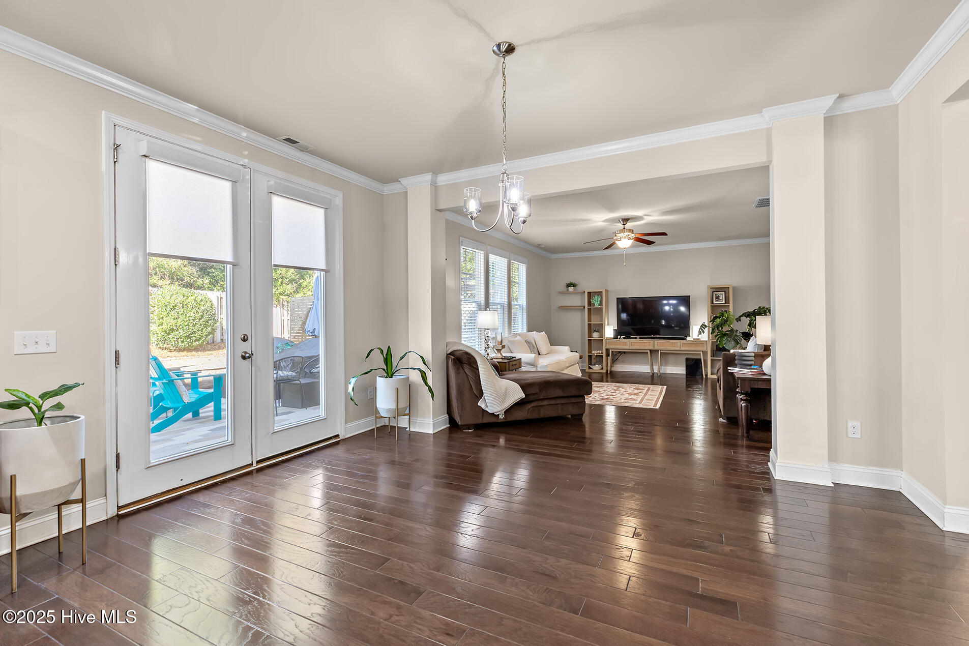 100531047 | Photo 23