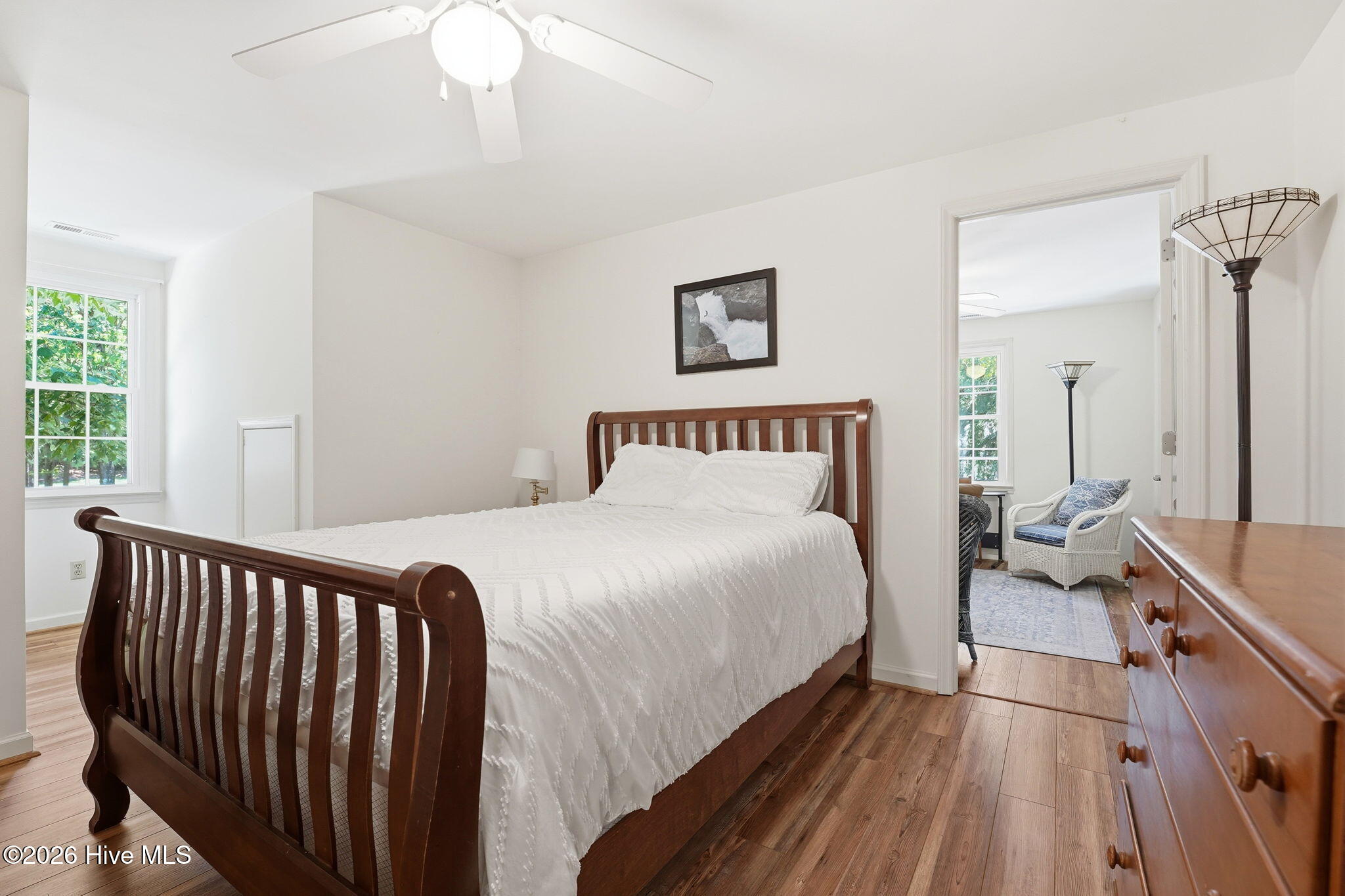 3rd bedroom great private view out in to the front yard.