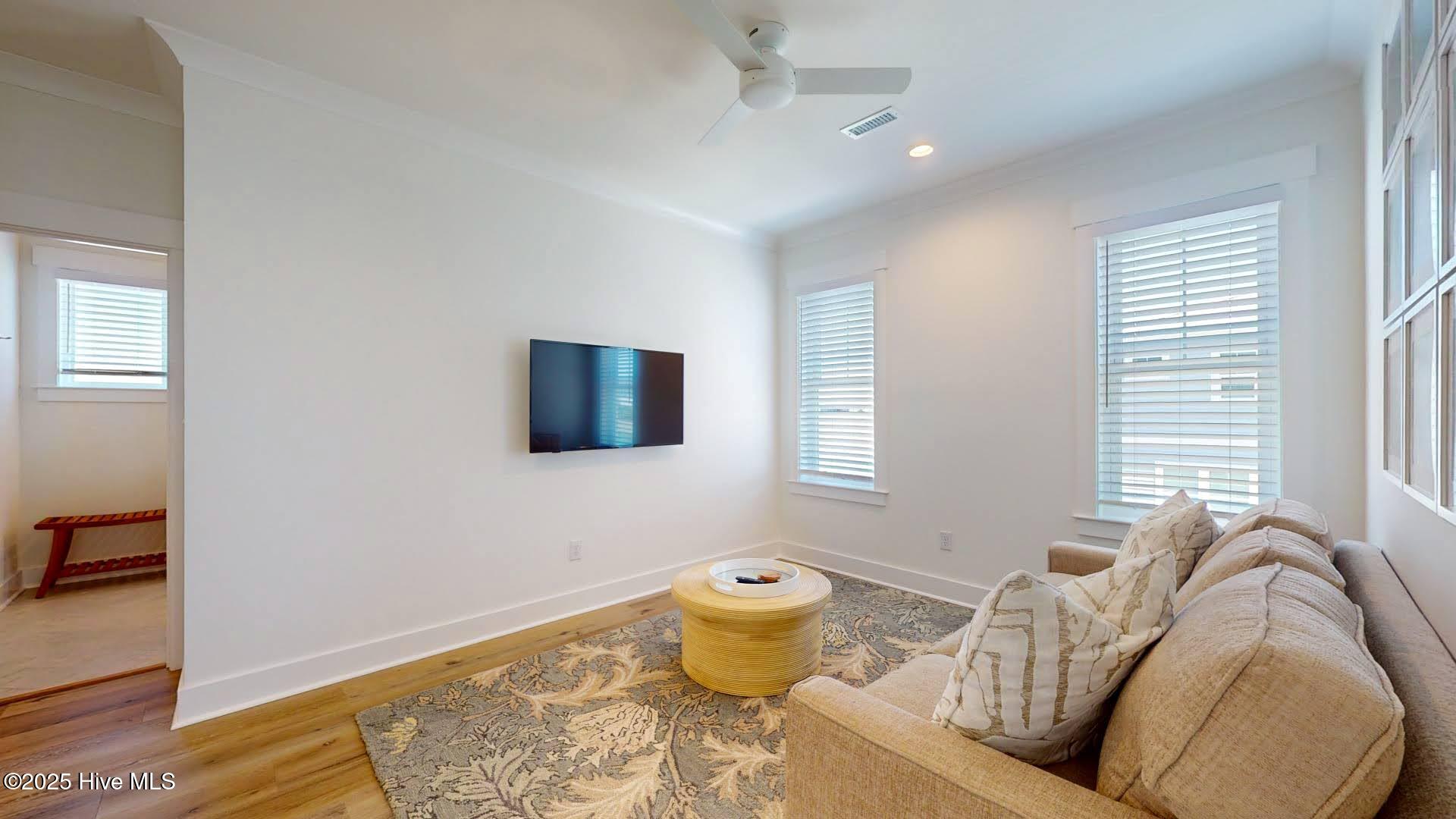 100560716 | Photo 40