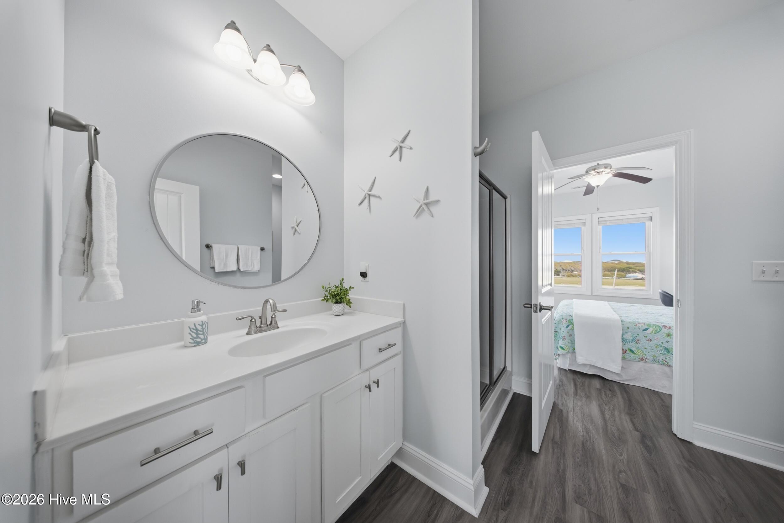 100565871 | Photo 45