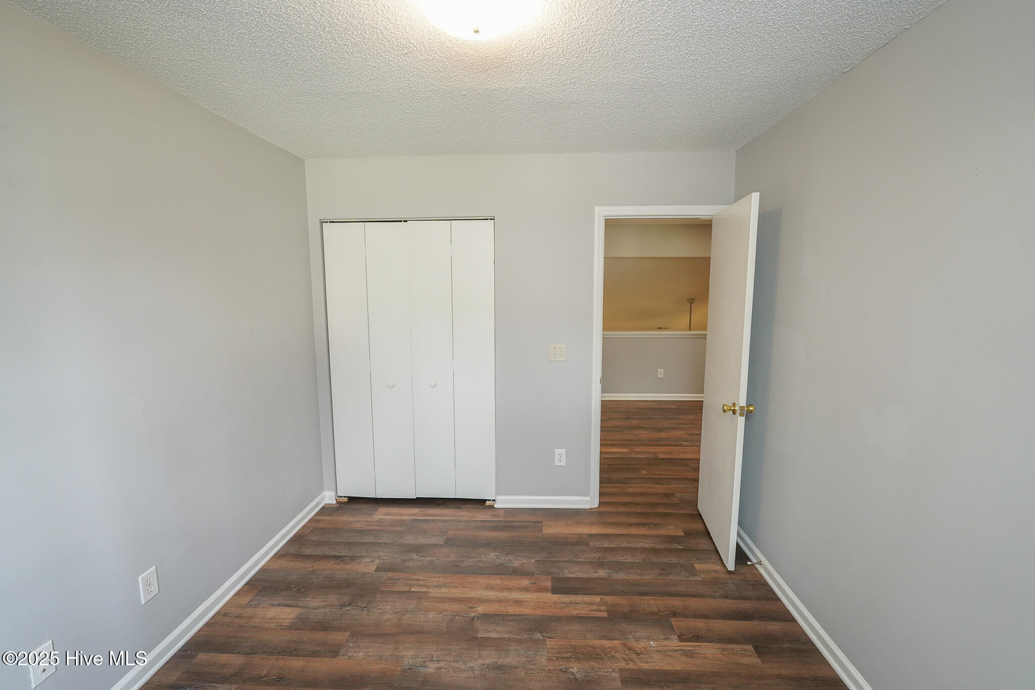 100521141 | Photo 25