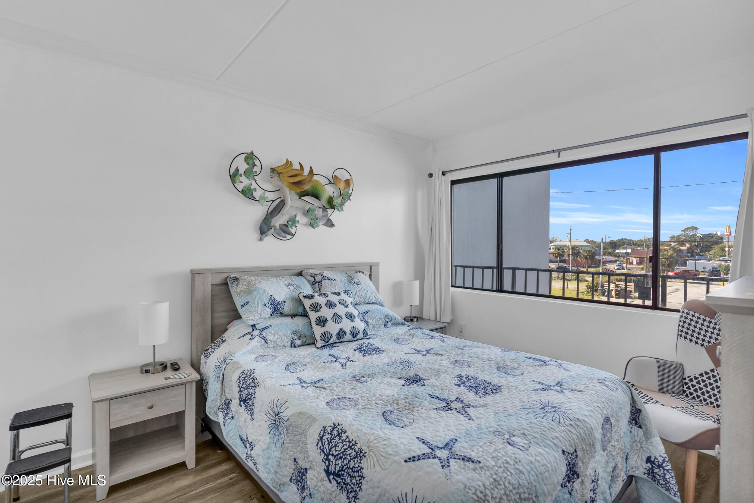 100490591 | Photo 15