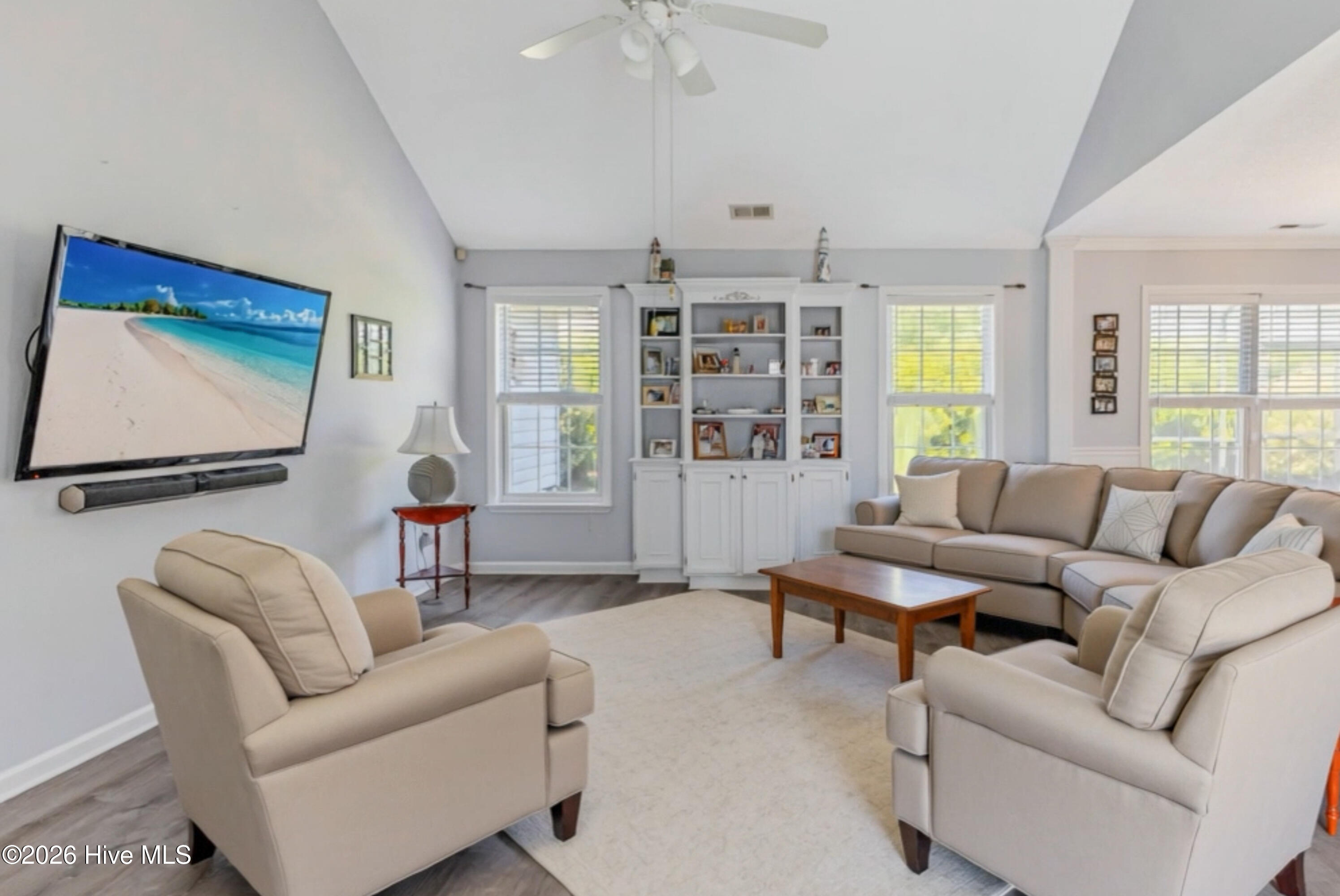 100568217 | Photo 11