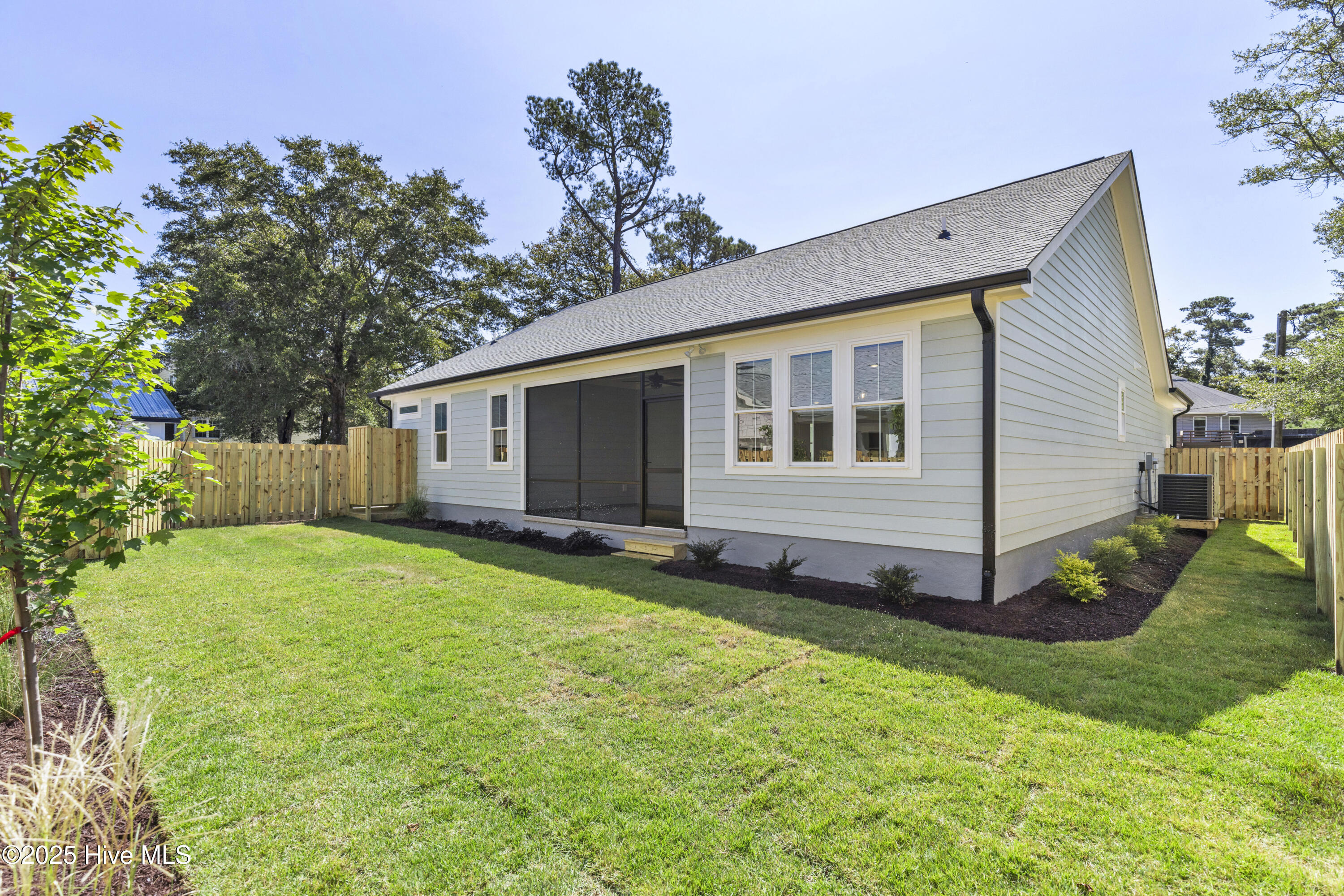 100539759 | Photo 43