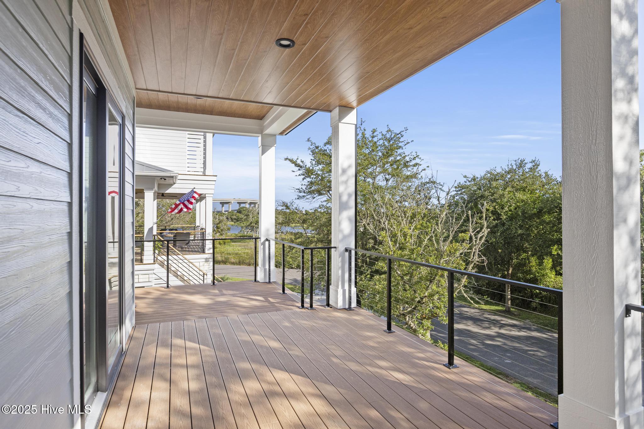 100517946 | Photo 52