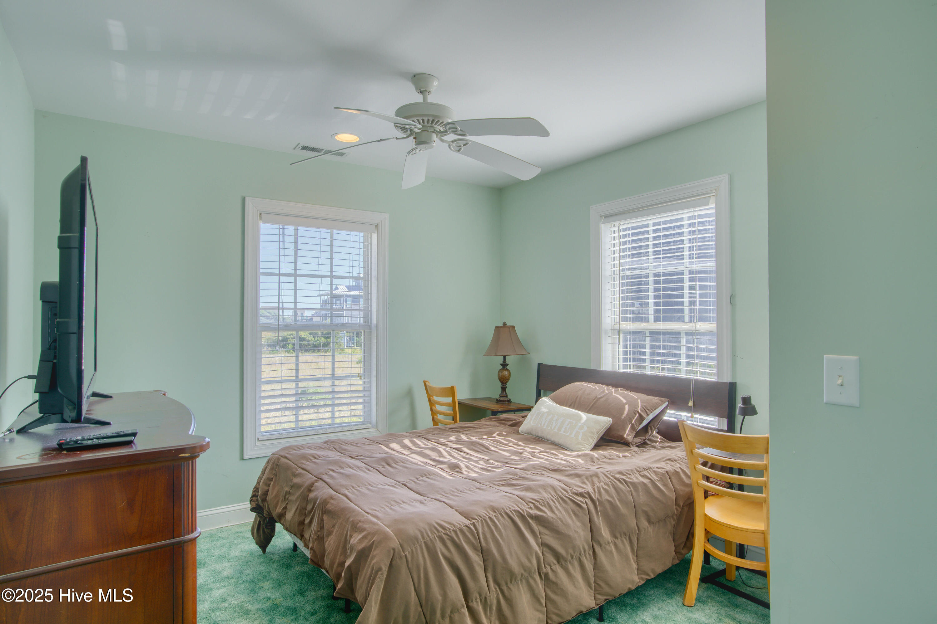 100538289 | Photo 24