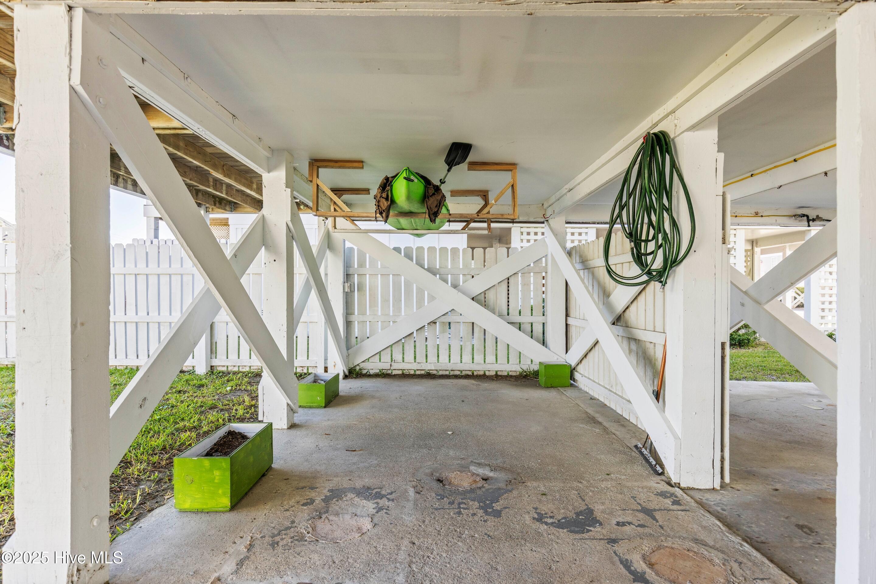 100567427 | Photo 48