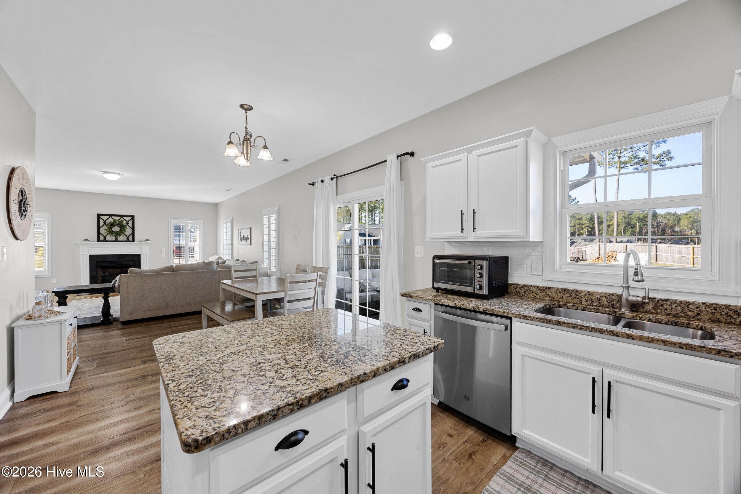 100564853 | Photo 15