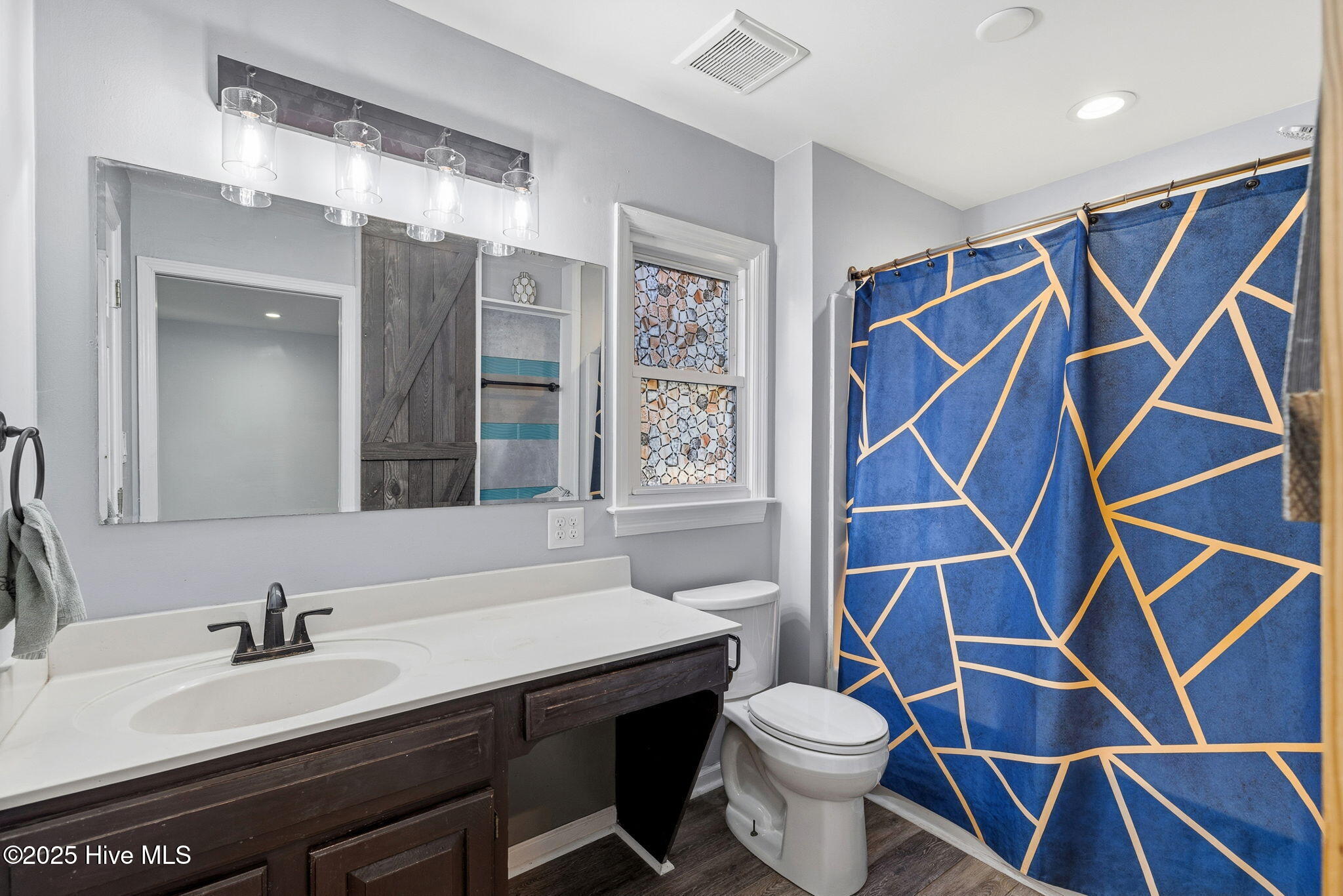 100545269 | Photo 33