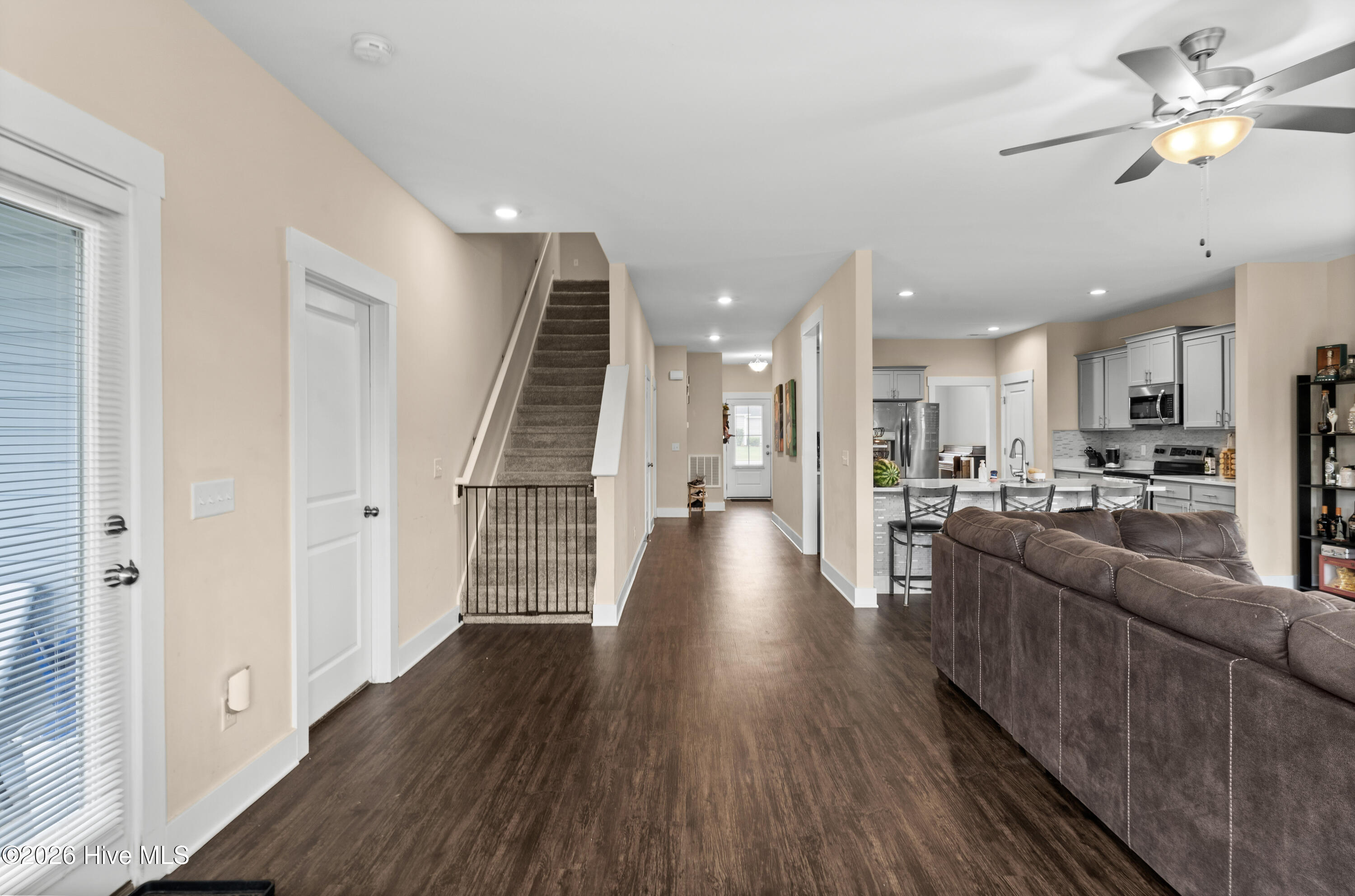 100569273 | Photo 24