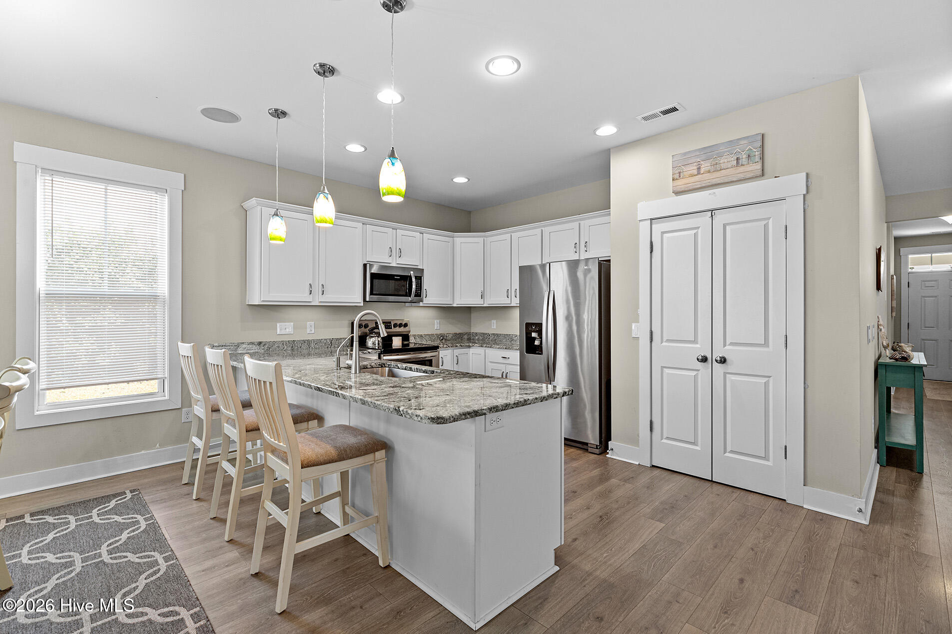 100550596 | Photo 14