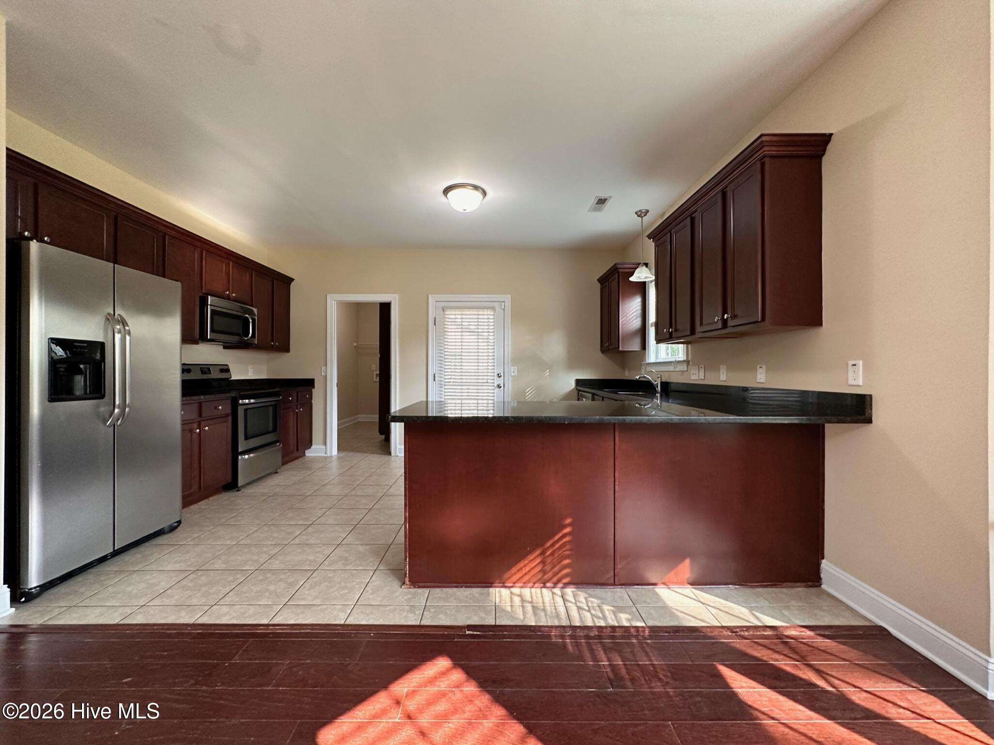 100557868 | Photo 18