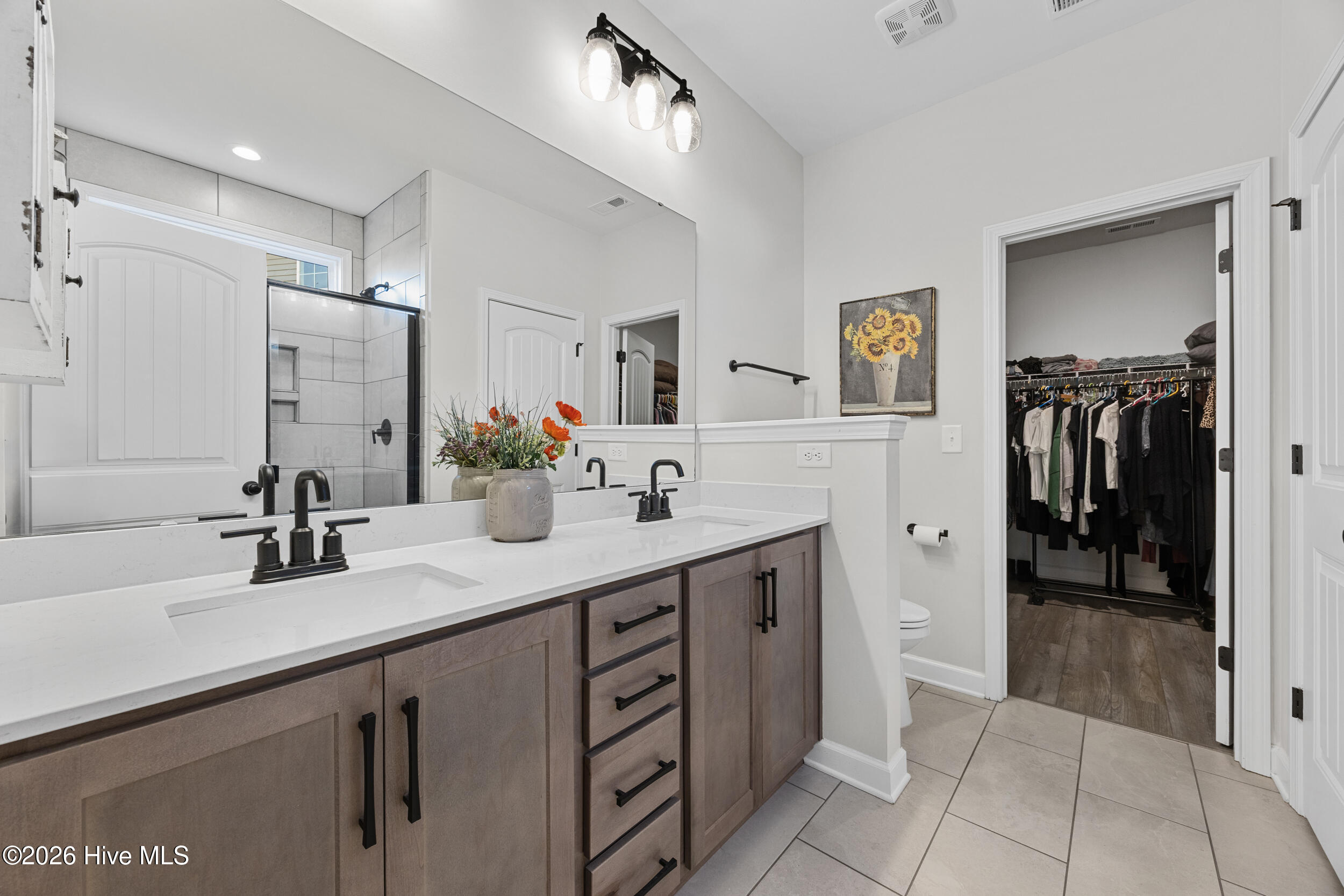 100548050 | Photo 21