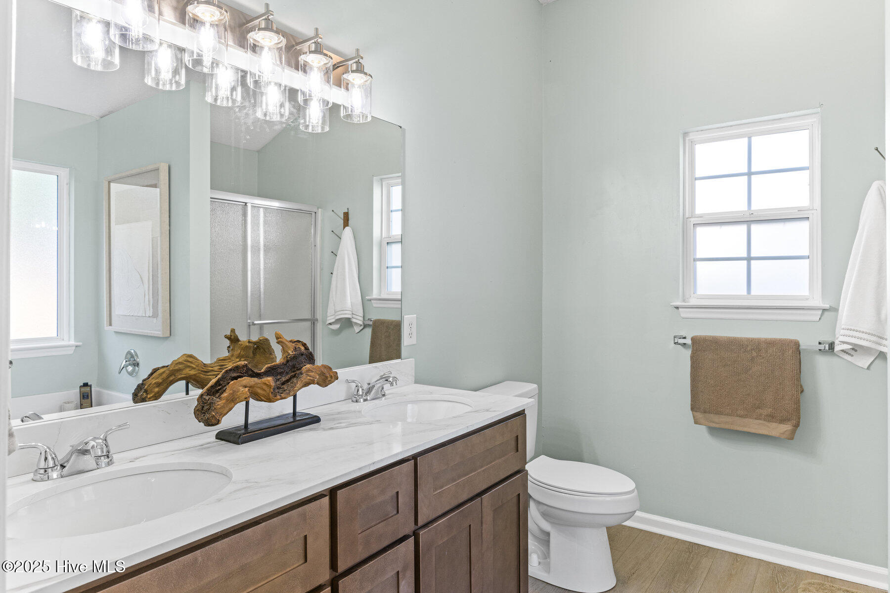 100542104 | Photo 15