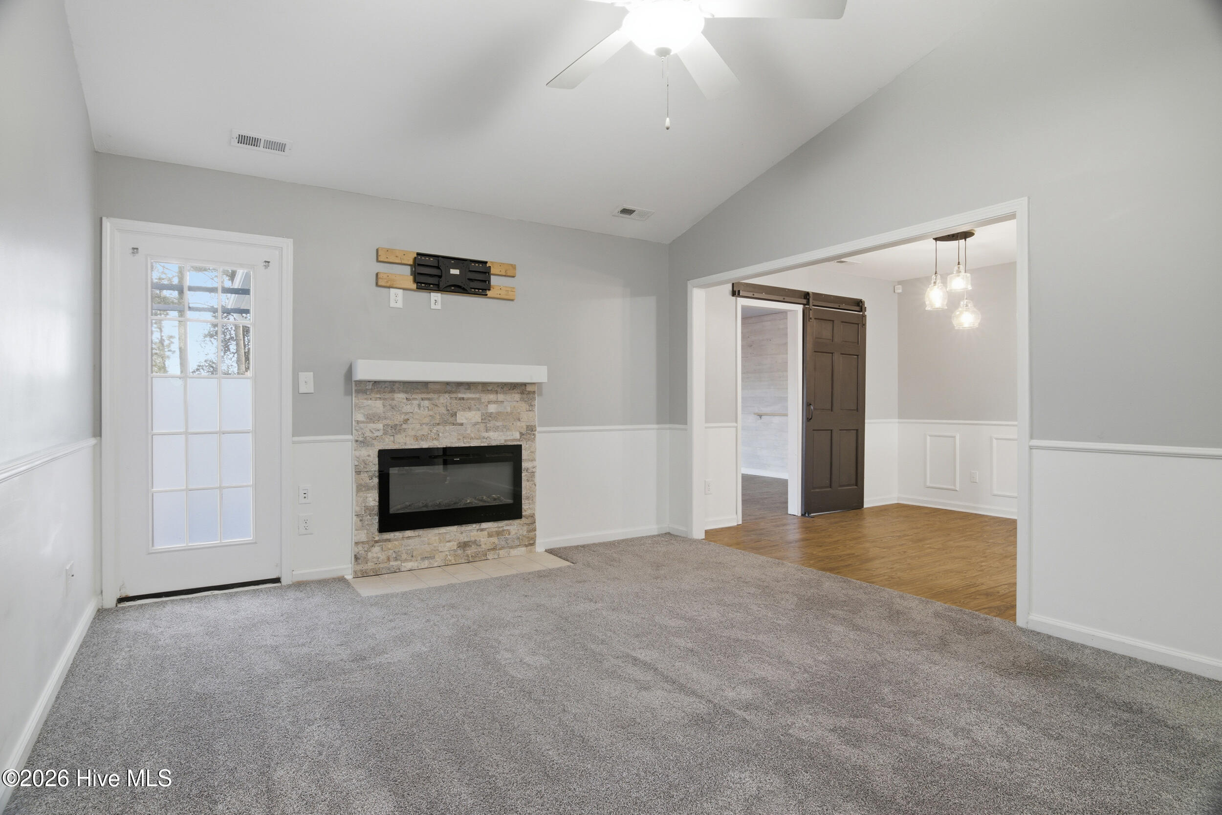 100548573 | Photo 13