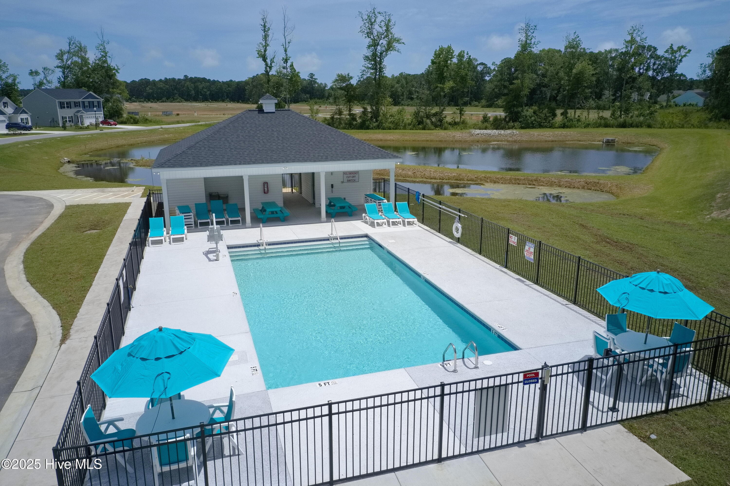 100517565 | Photo 75