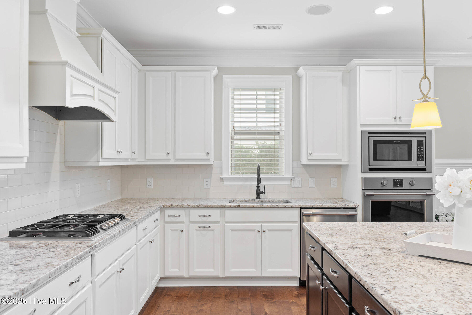 100567855 | Photo 19