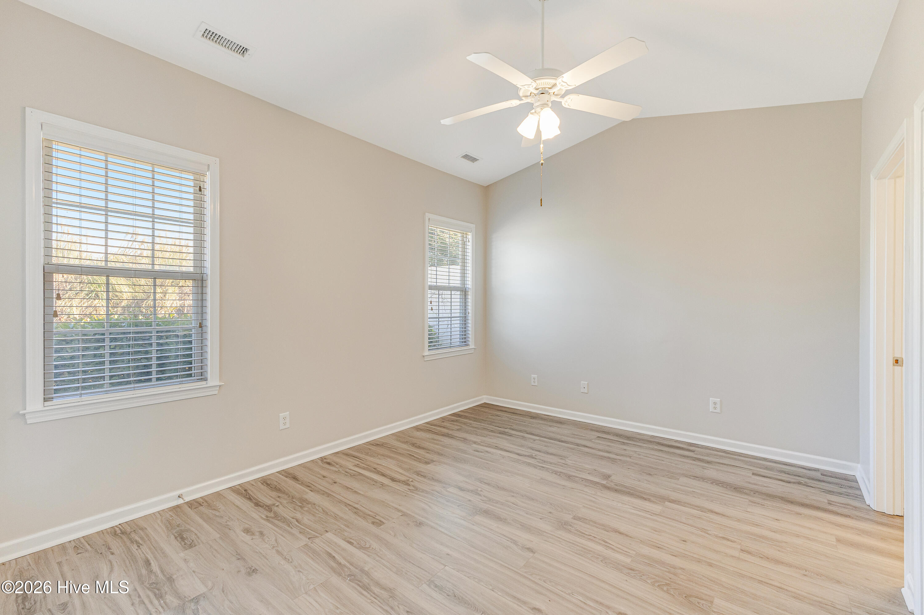 100537070 | Photo 27