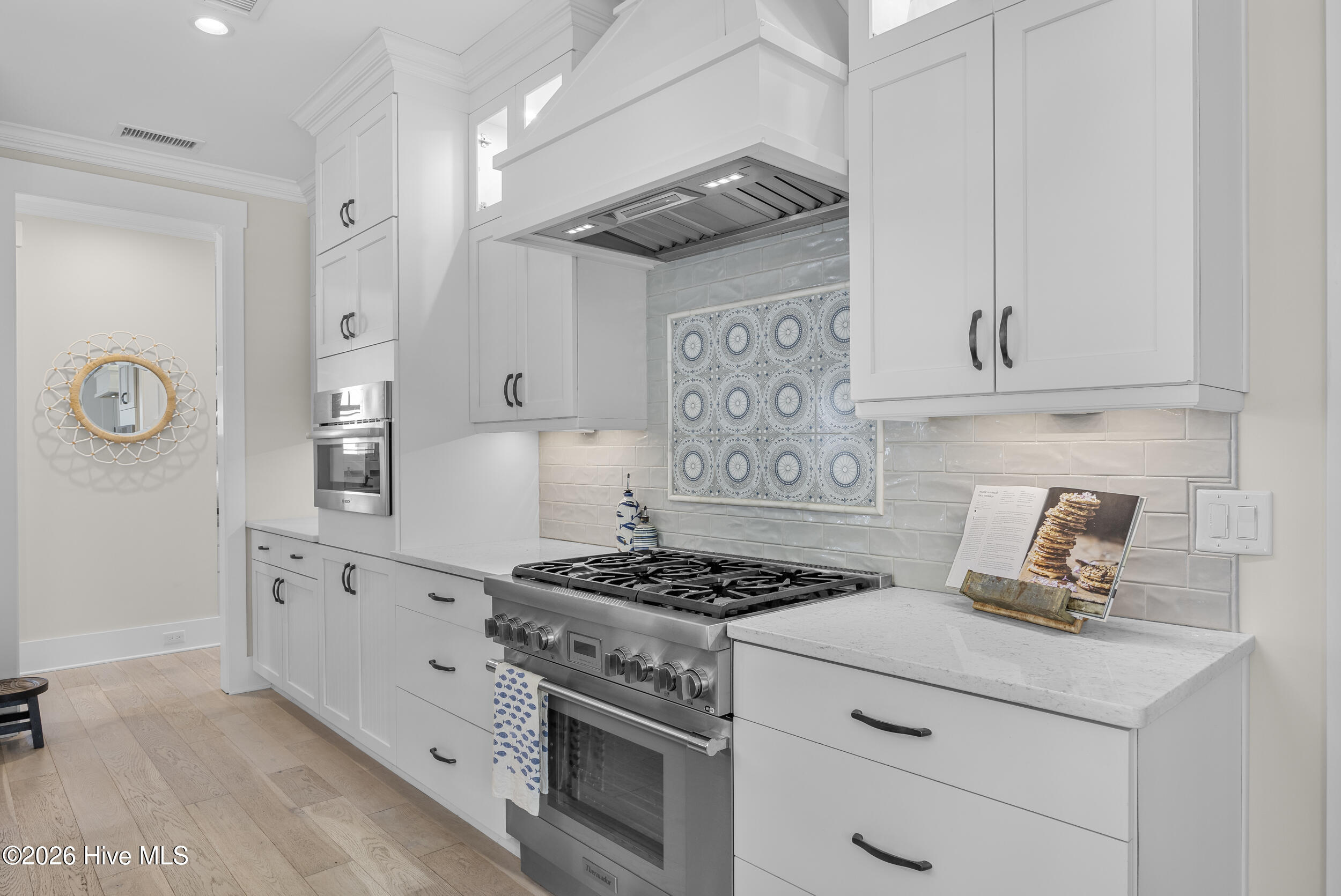 100527990 | Photo 28