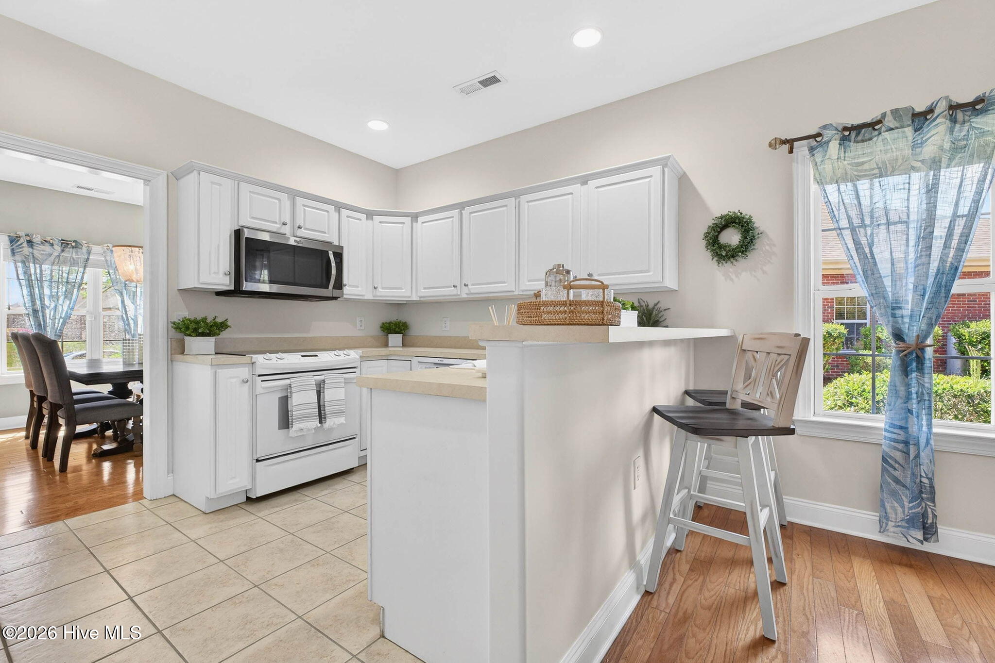 100566097 | Photo 11