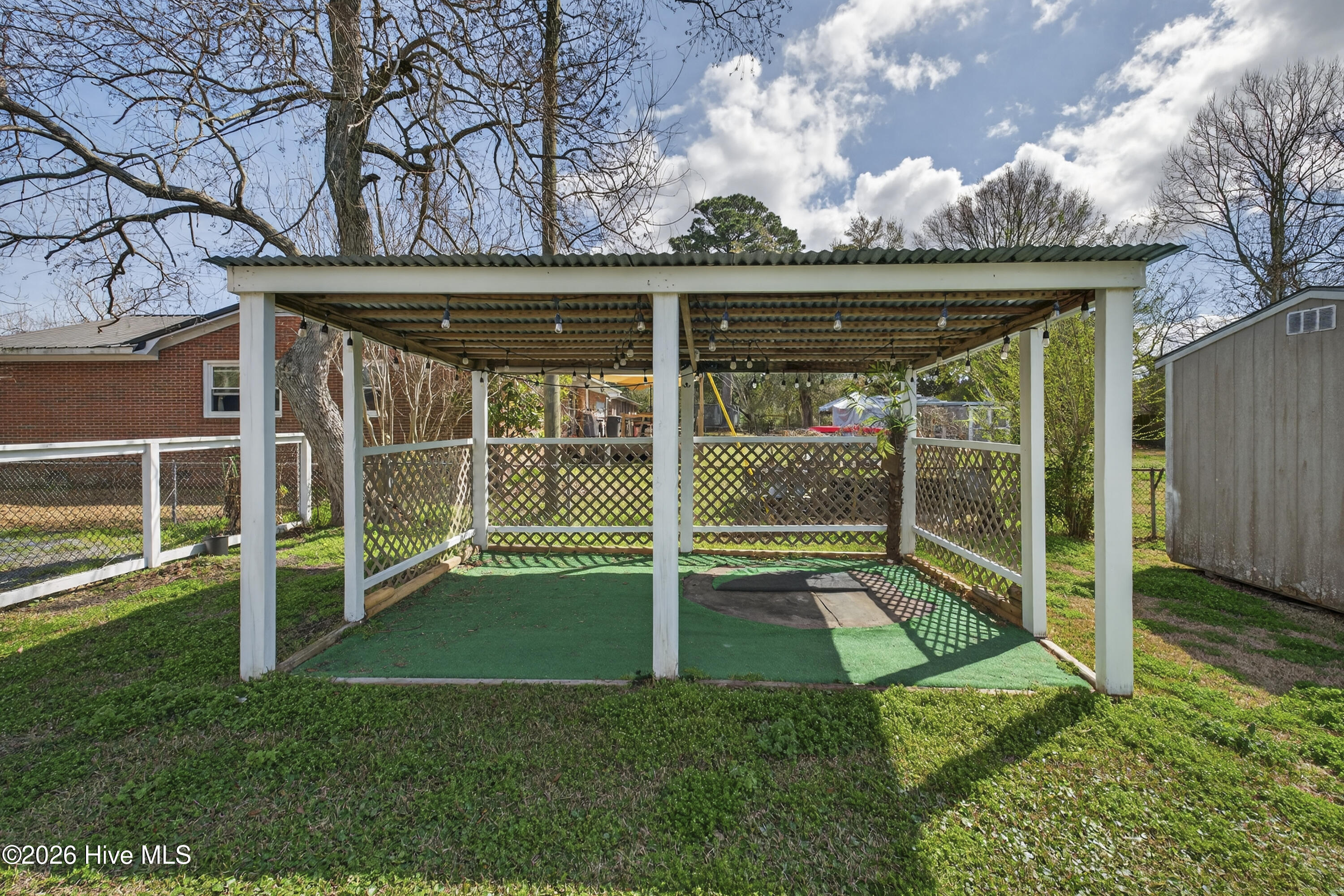 100558710 | Photo 46