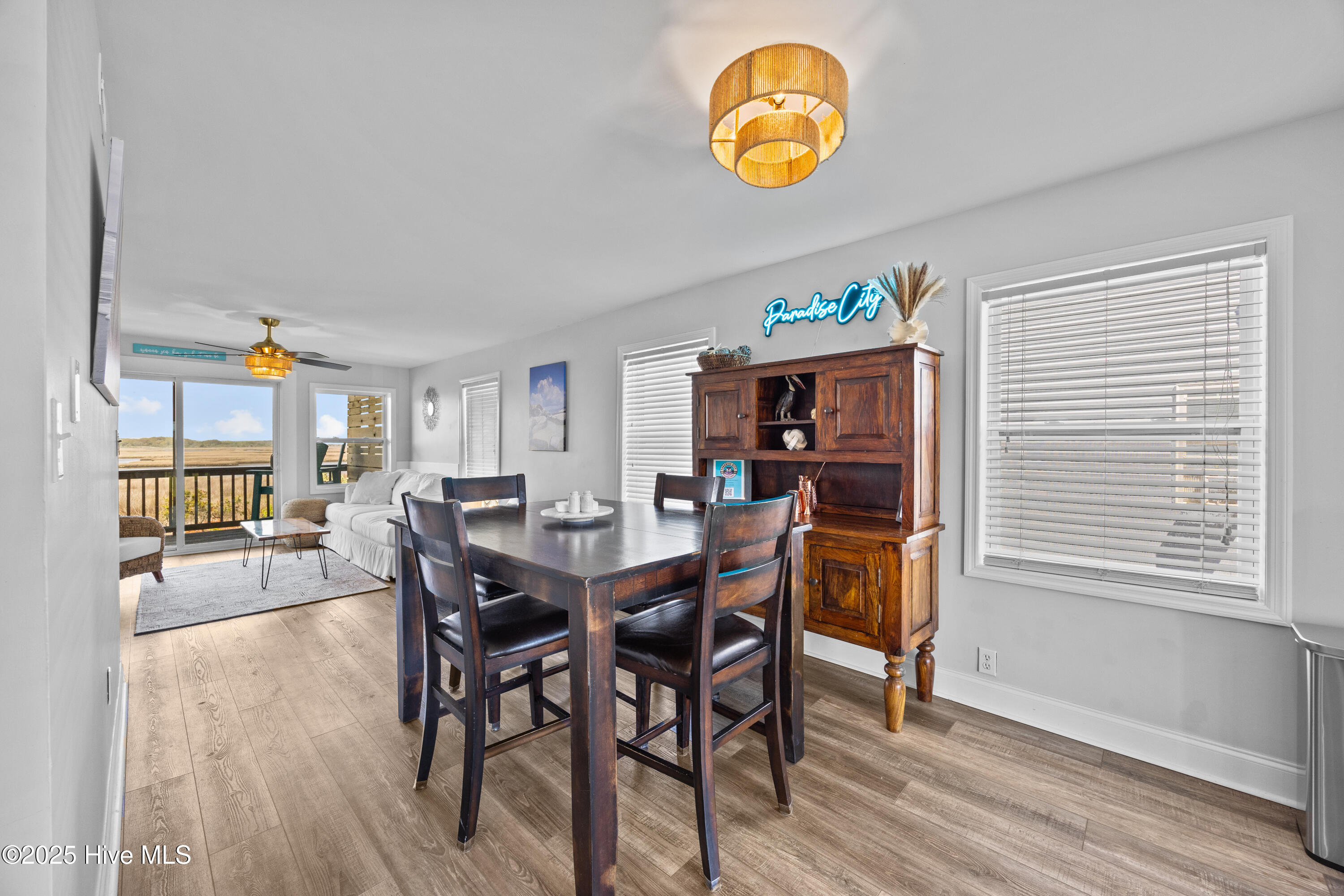 100540748 | Photo 11