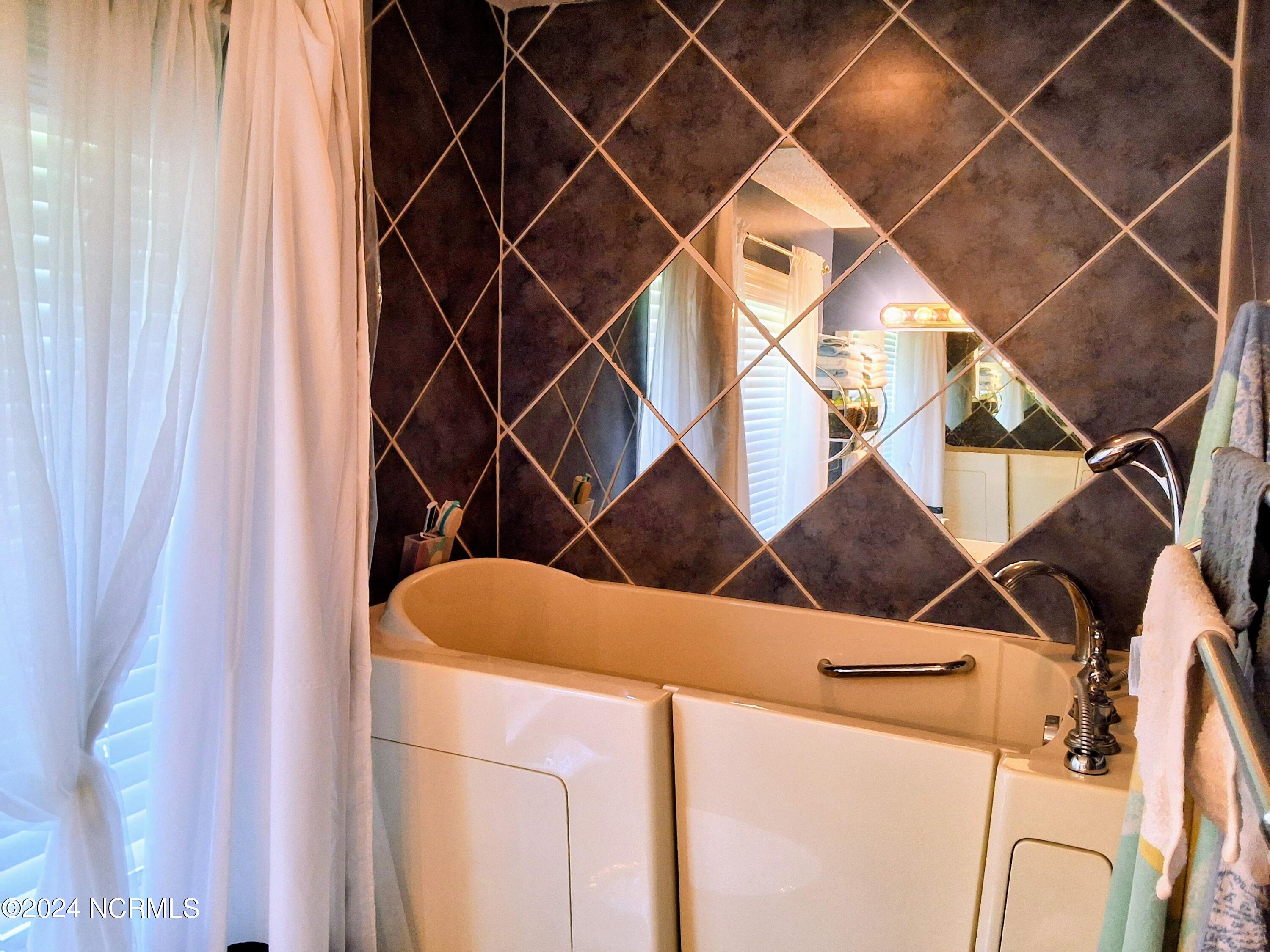 100463336 | Photo 29