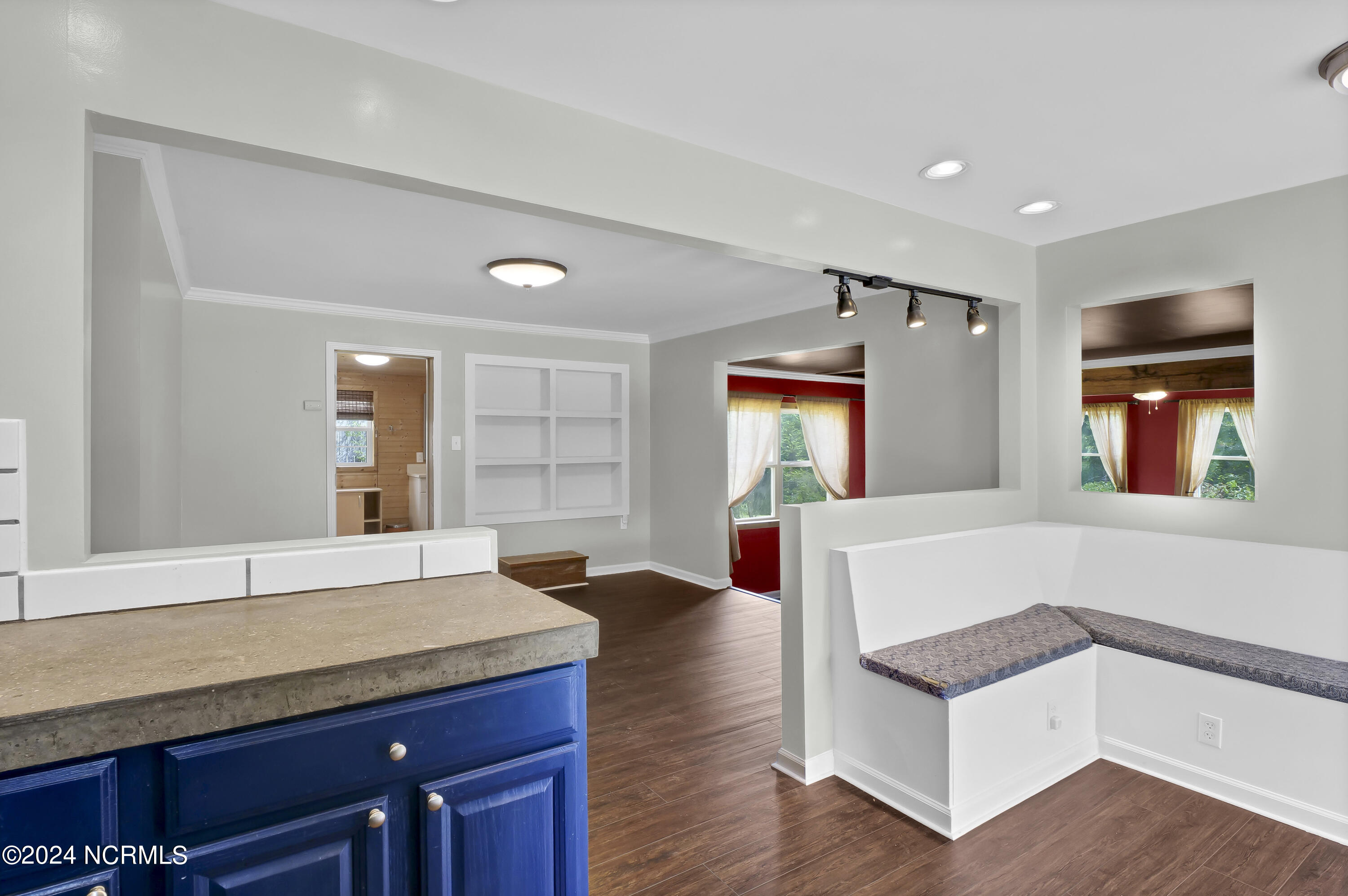 100546361 | Photo 15