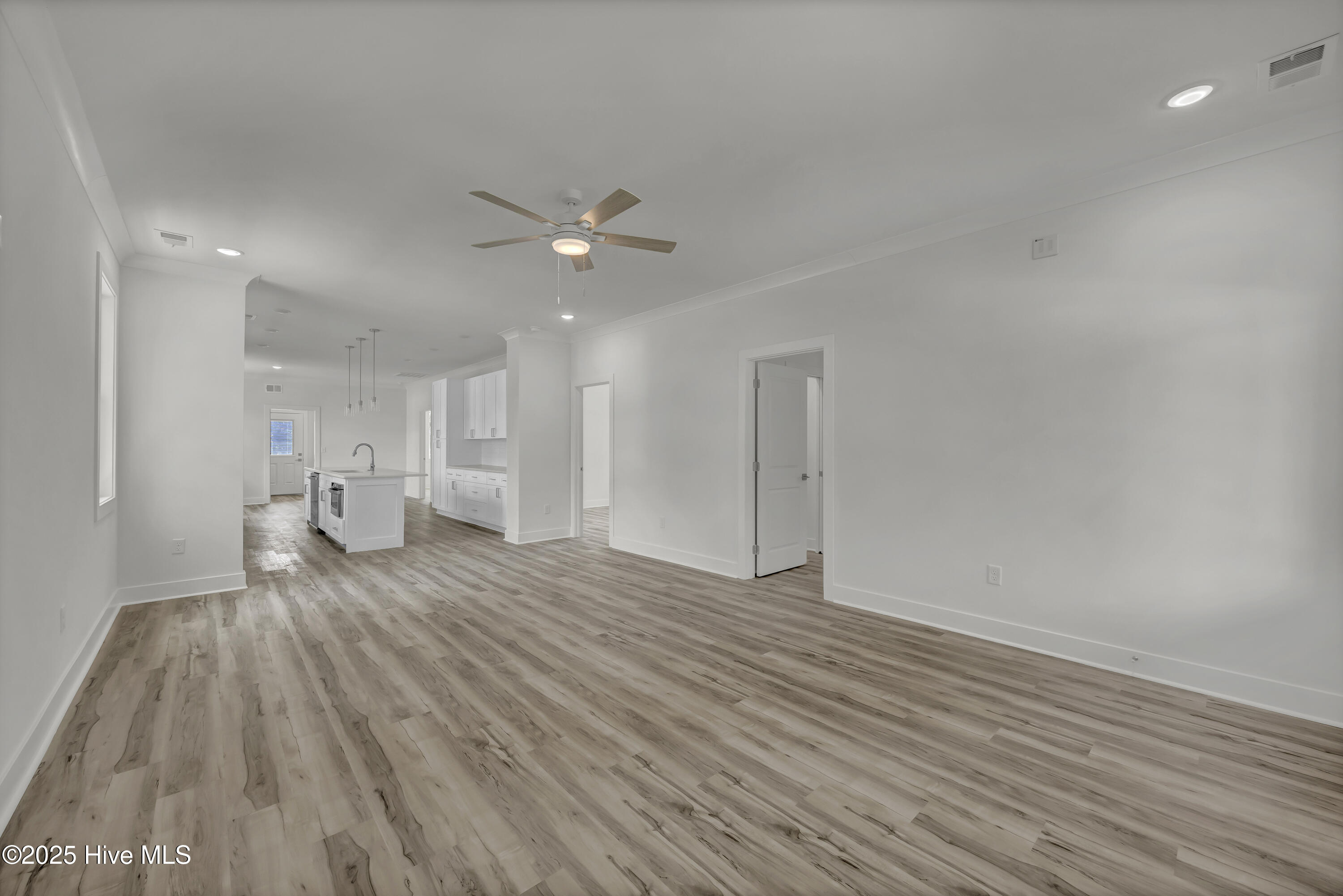 100509344 | Photo 10