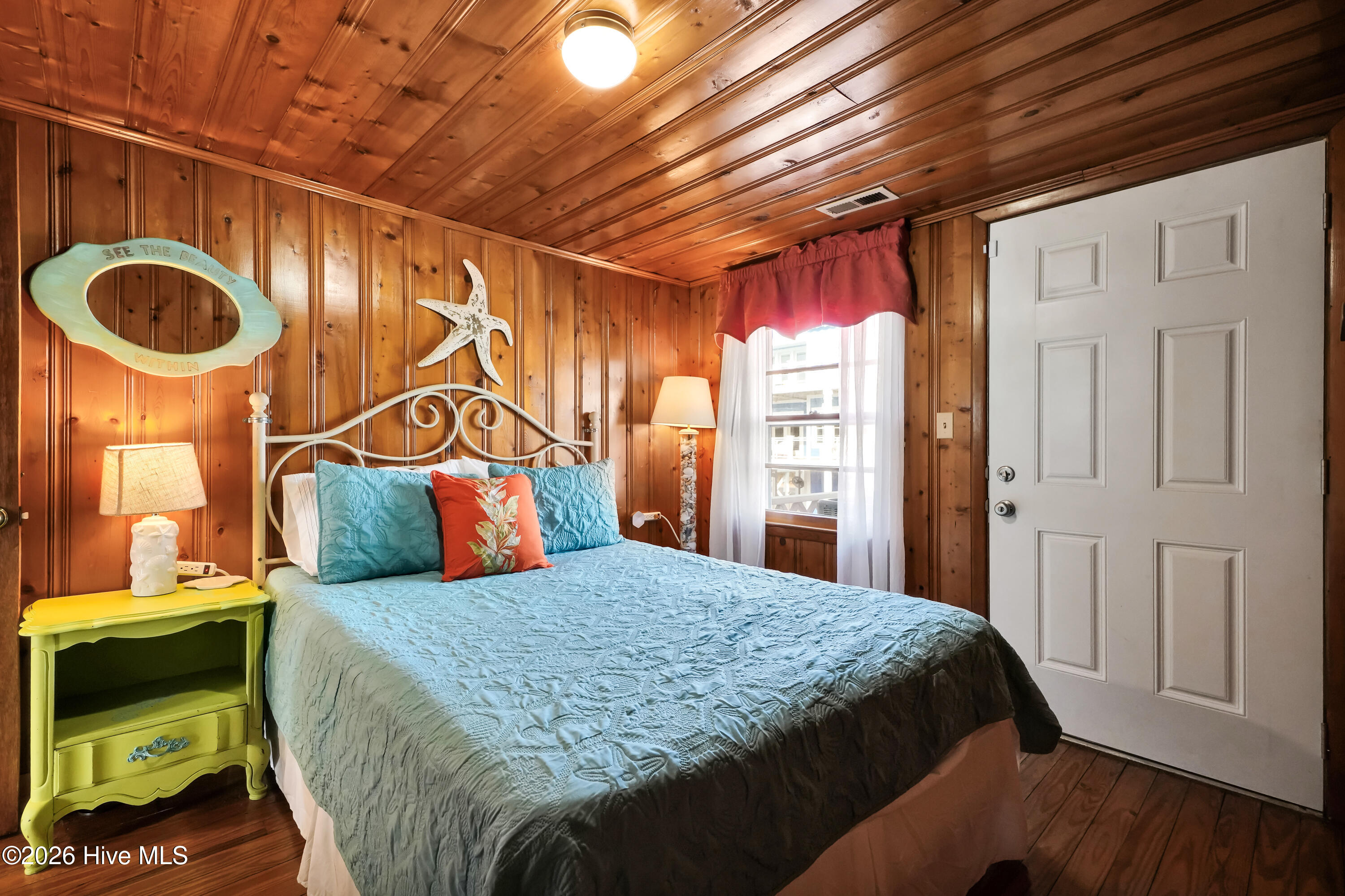 100552516 | Photo 24