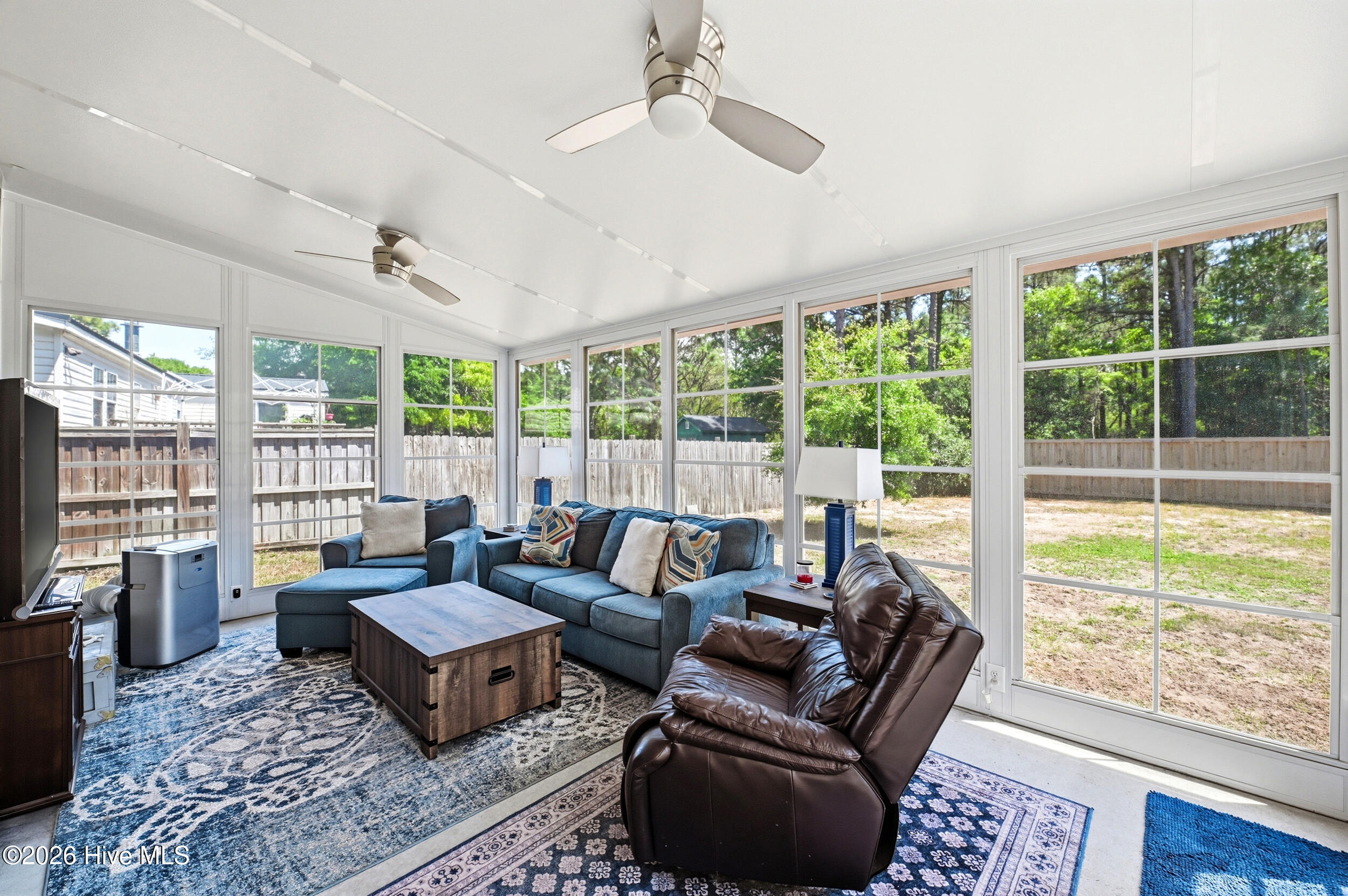 100567137 | Photo 34