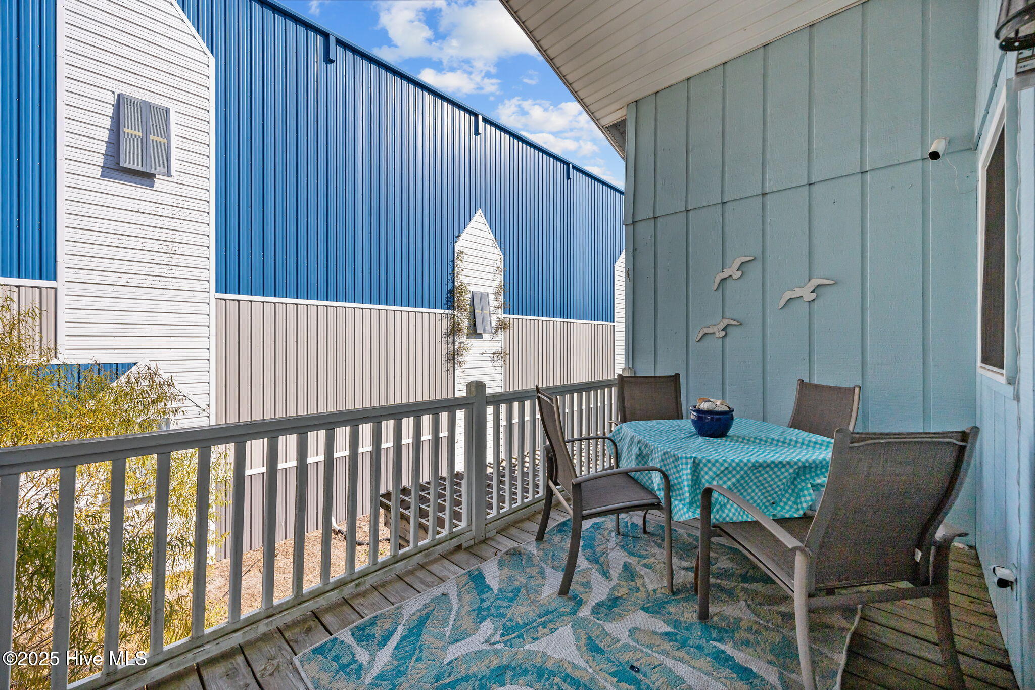 100543033 | Photo 35