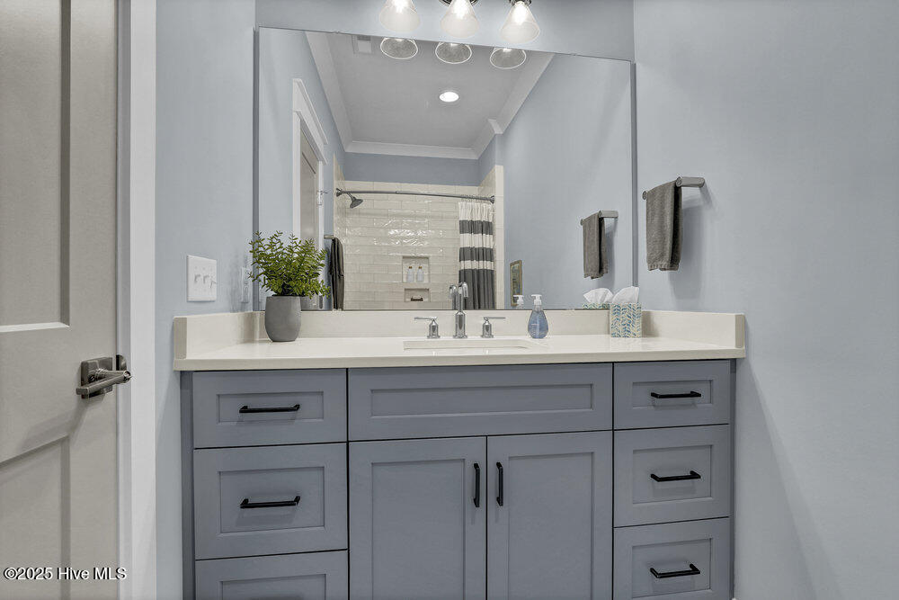 100547511 | Photo 46