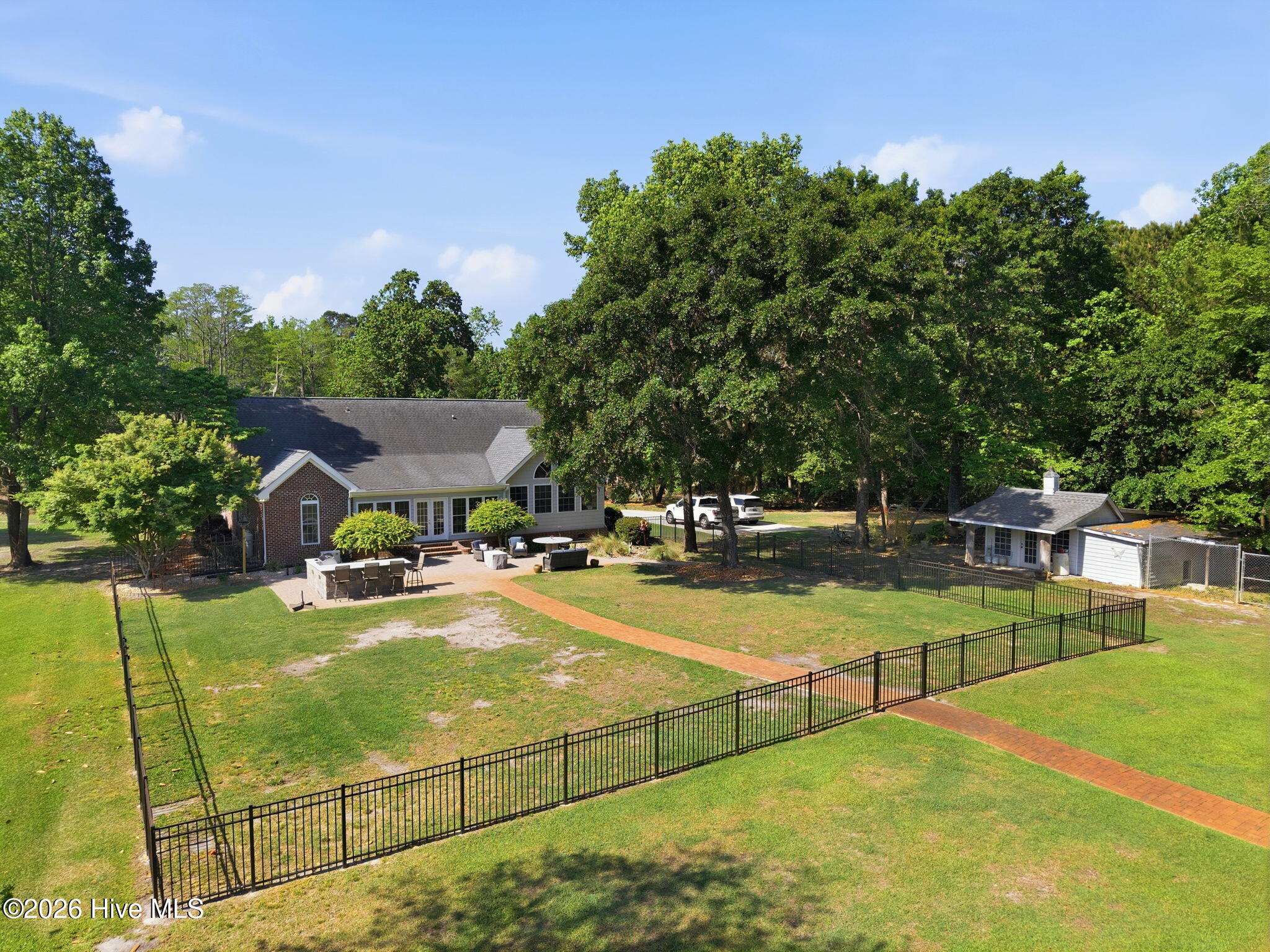 100570615 | Photo 72