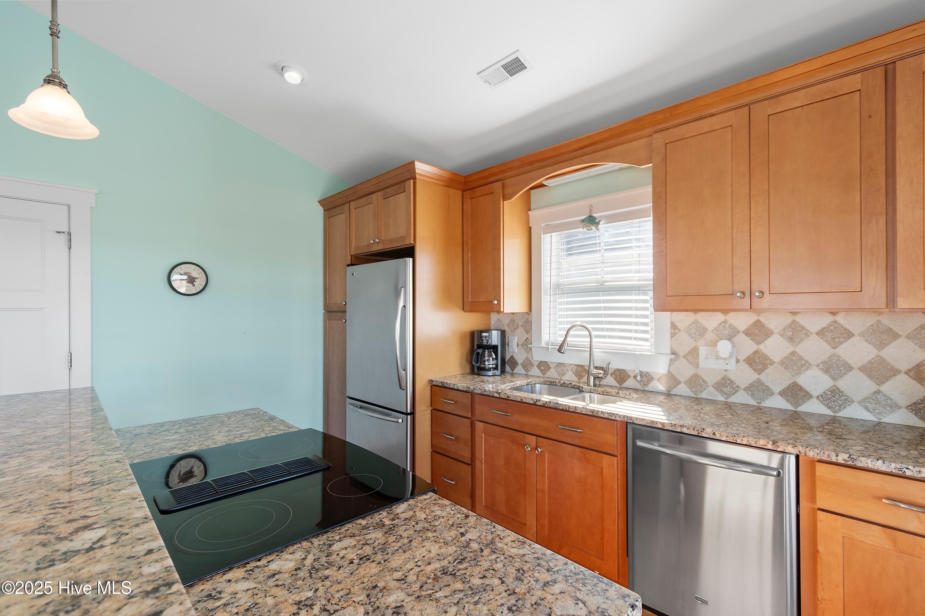 100541984 | Photo 21