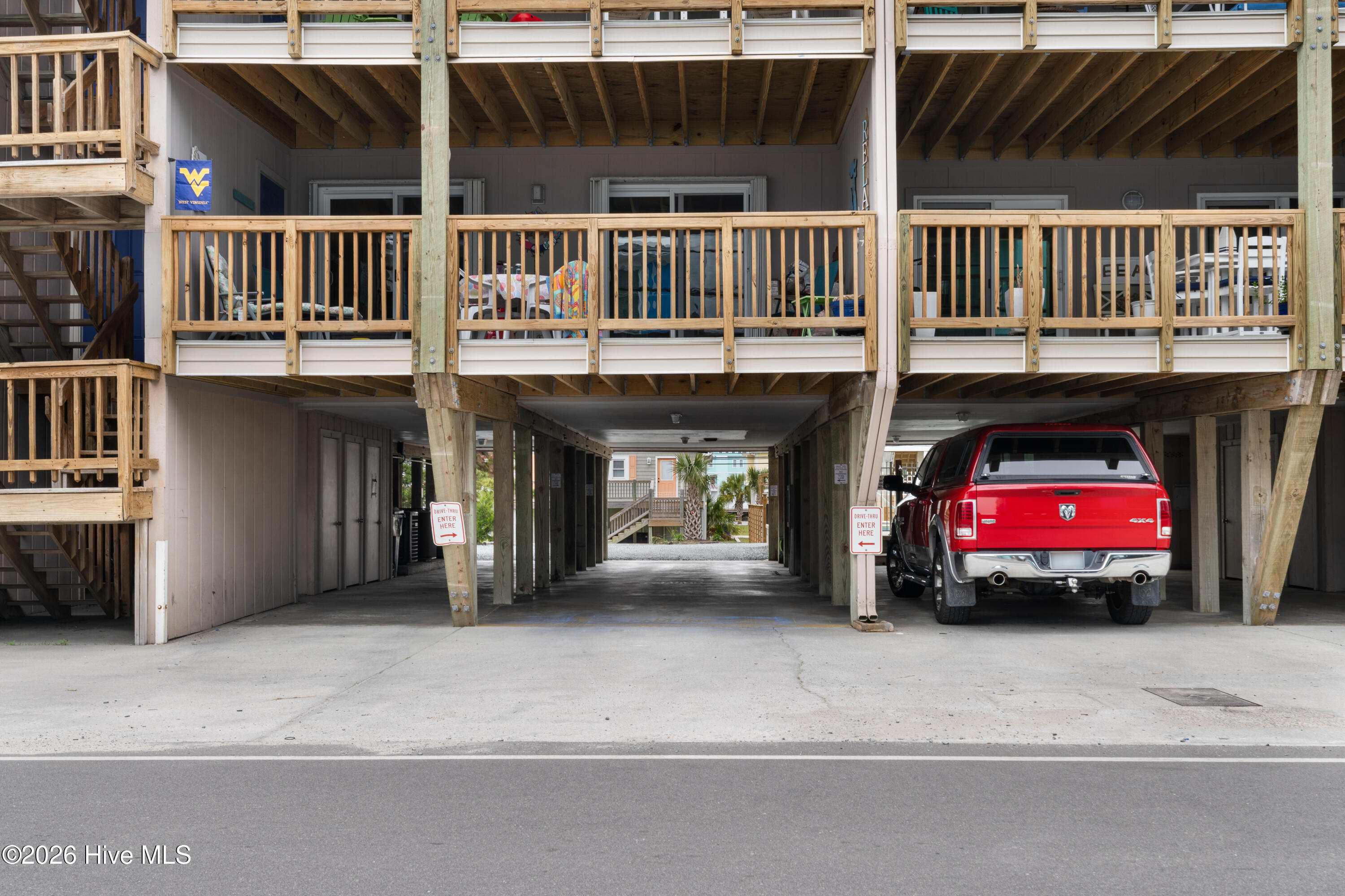 100555200 | Photo 43