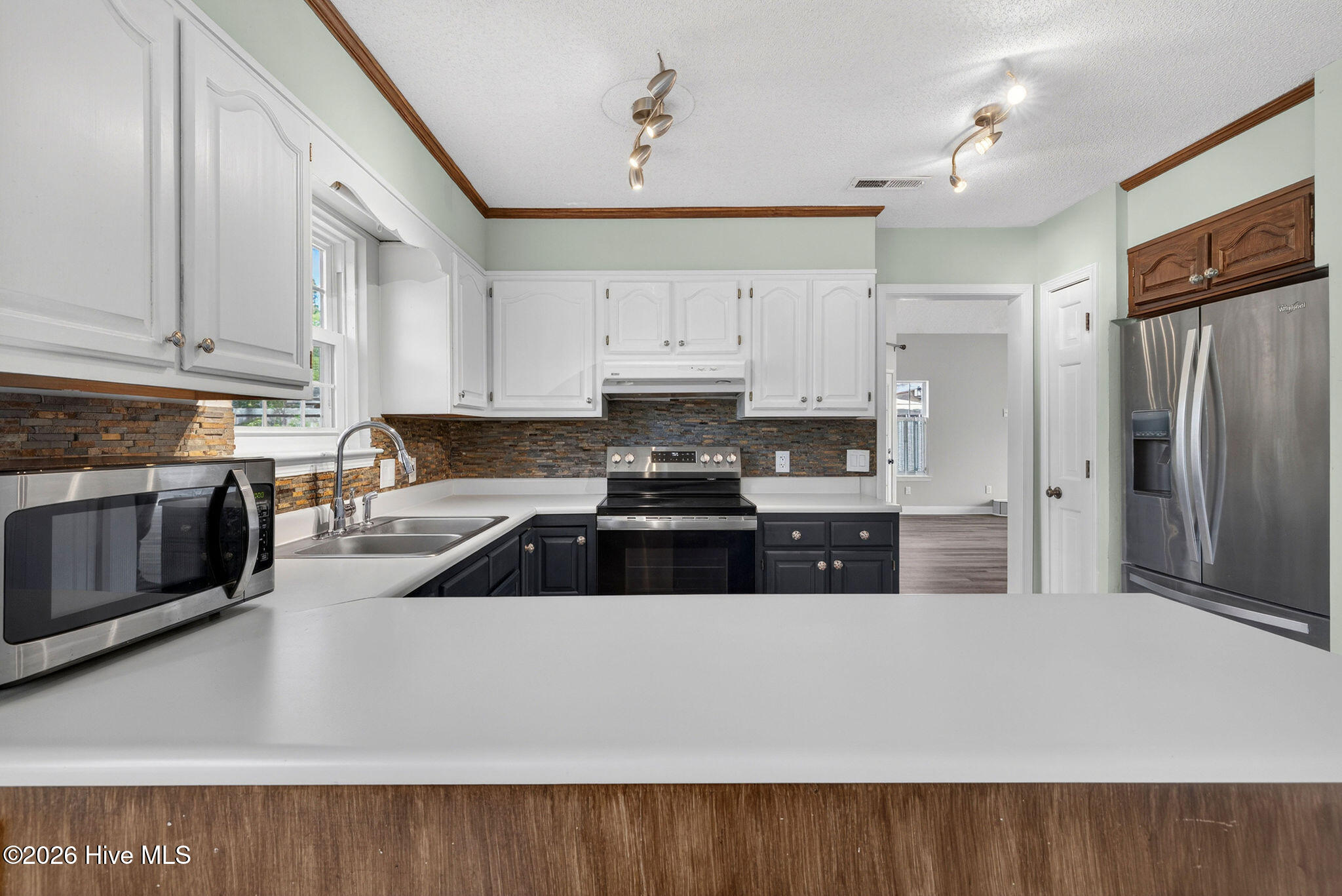 100567707 | Photo 29